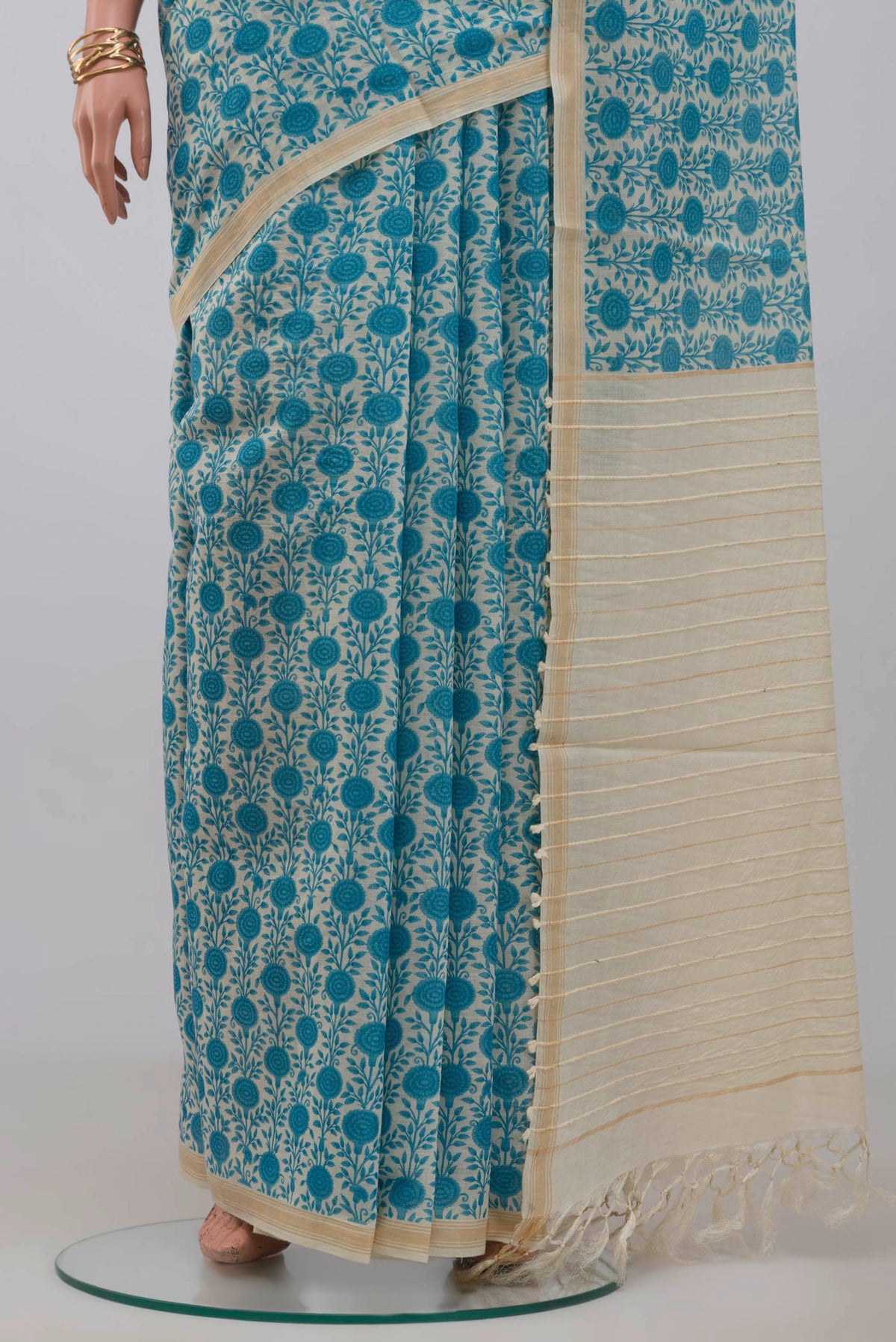 Pleats and pallu of Cream Tussar Saree with Printed design on the body and Thin Zari Line. 