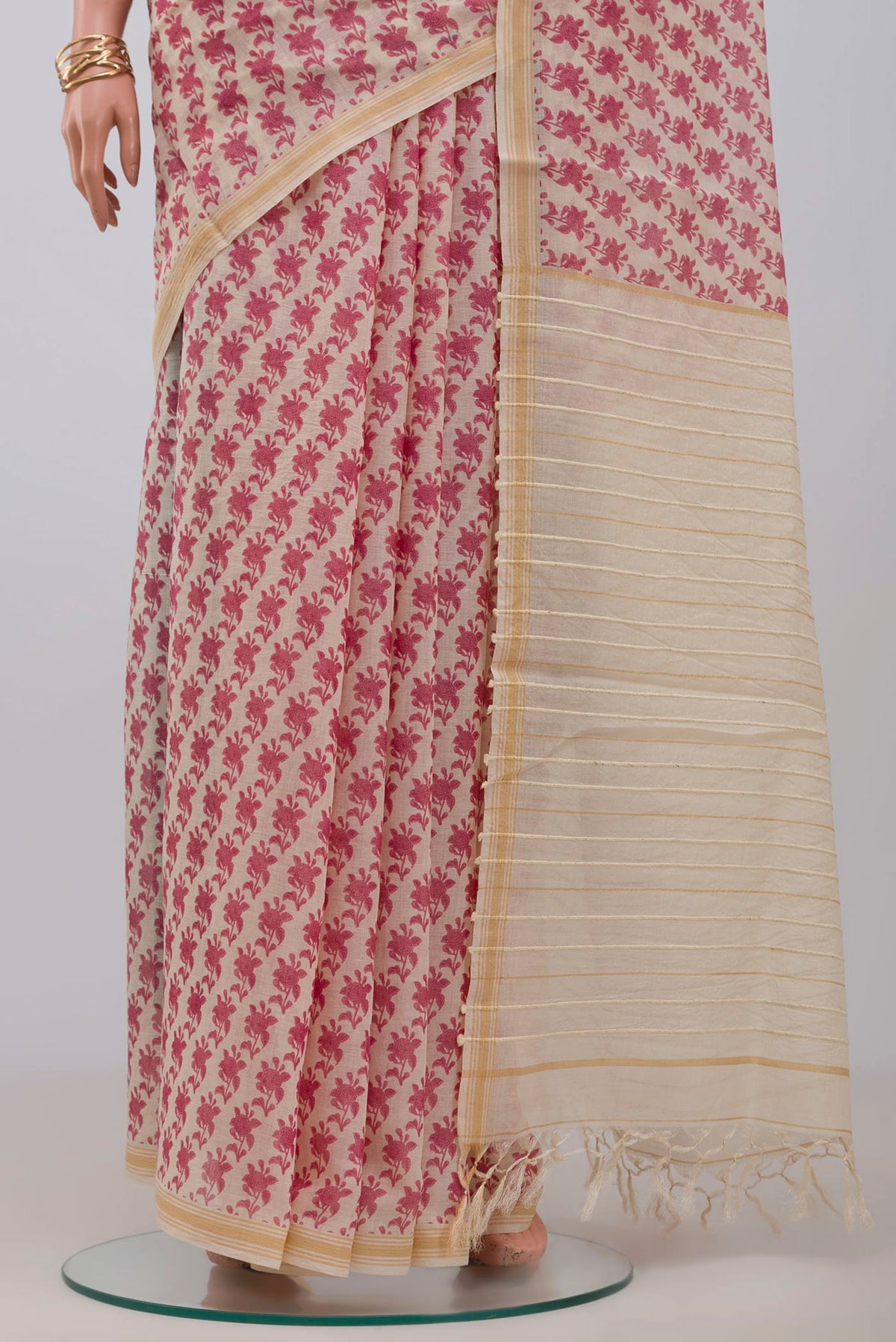 Pleats and pallu of Cream Tussar Saree with Printed design on the body and Thin Zari Line. 