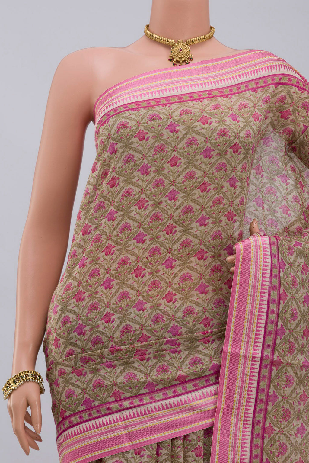 Border image of Cream Tussar Silk Saree with Printed design on the body and Thread Border. 