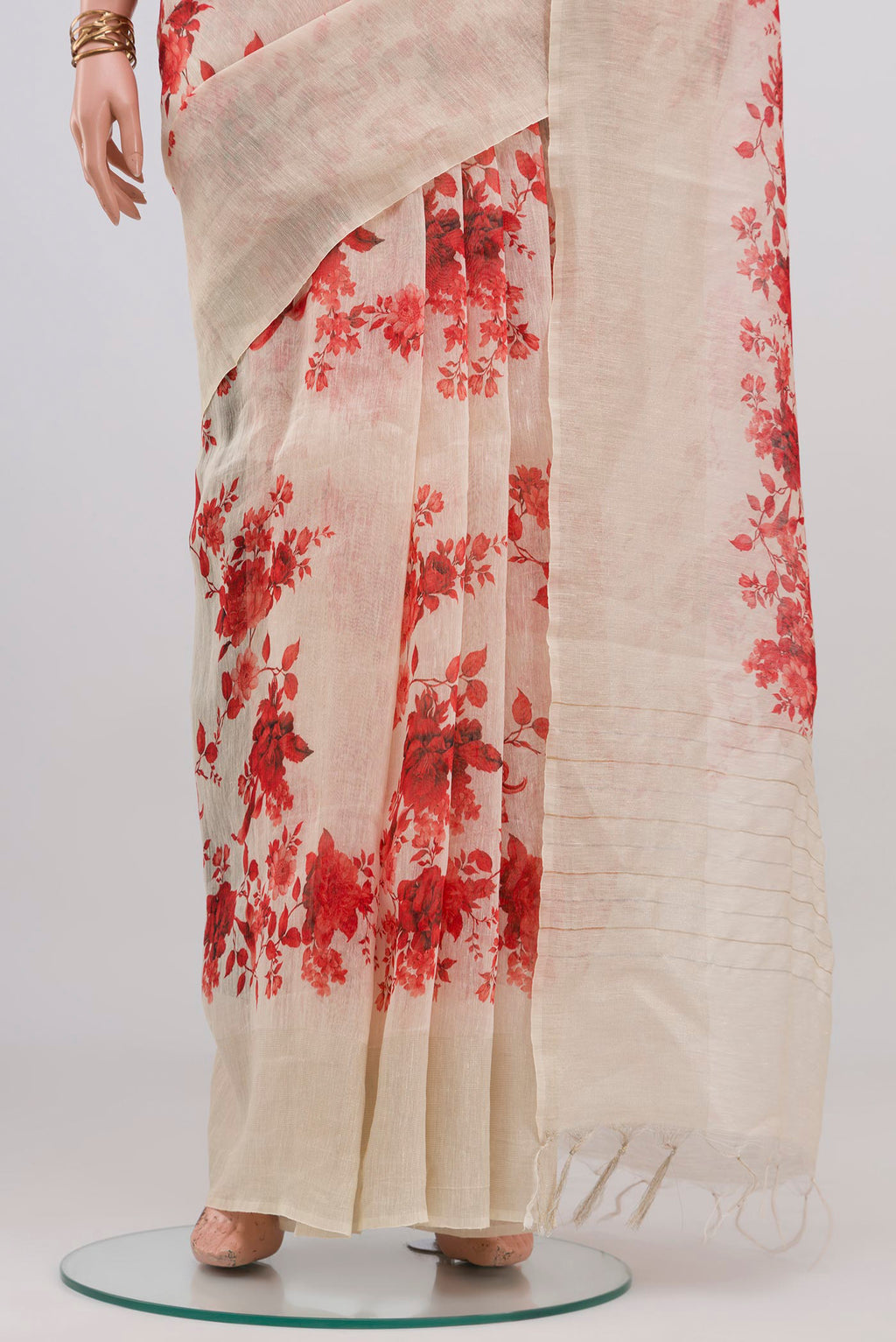 Pleats and pallu of Cream Linen Saree with Floral Print on the body and Thin Zari Line. 