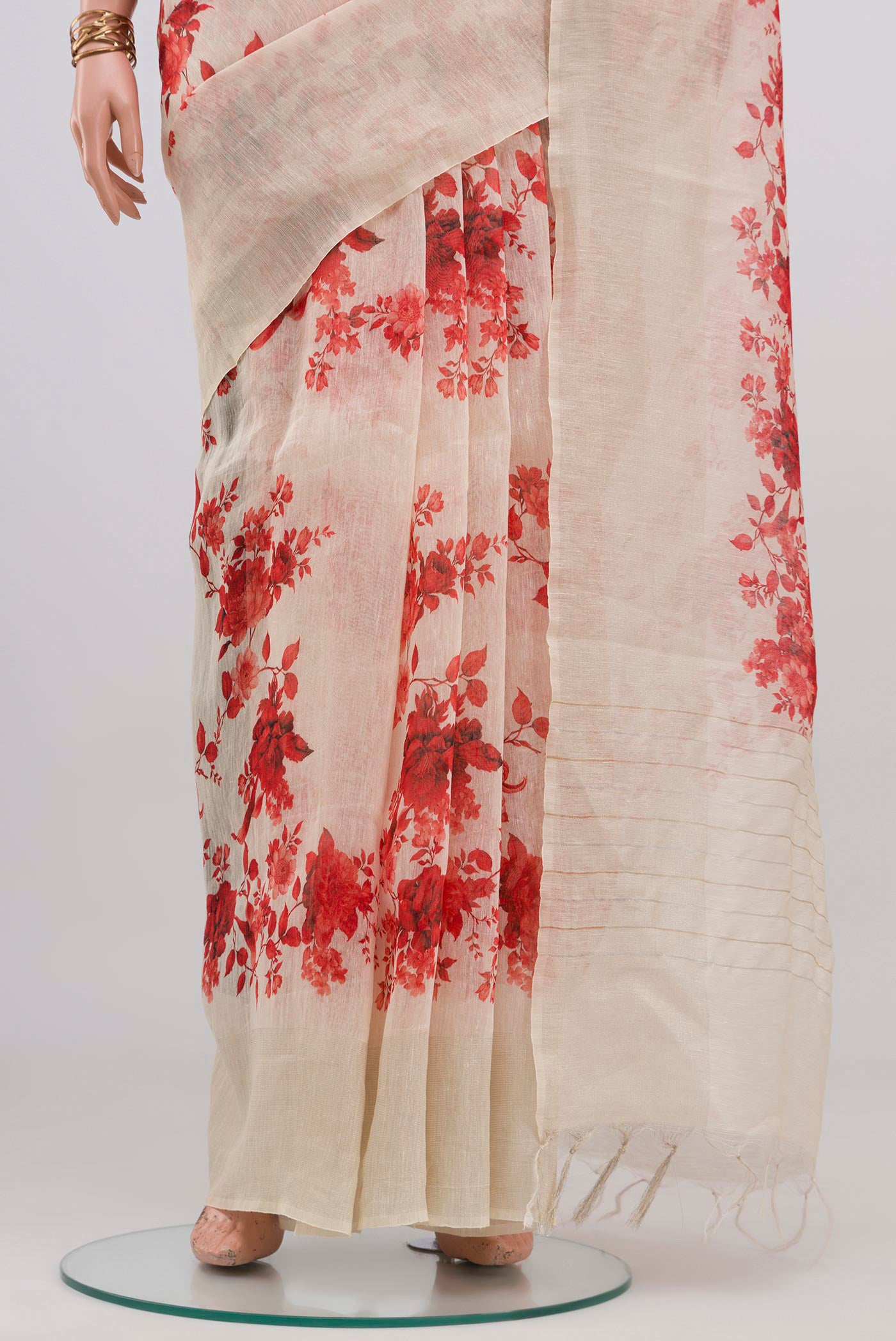 Pleats and pallu of Cream Linen Saree with Floral Print on the body and Thin Zari Line. 