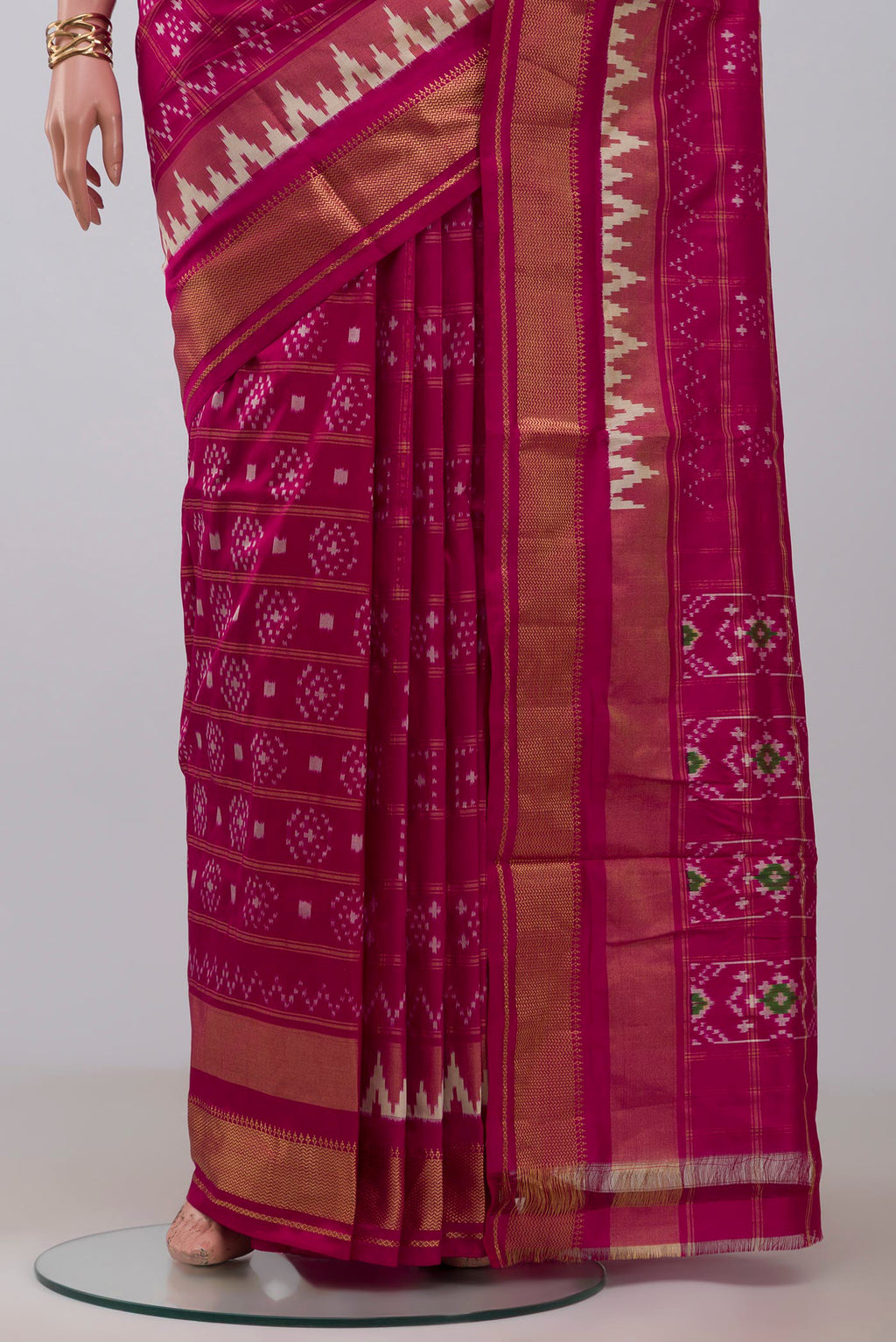 Pleats and pallu of Pink Pochampally Silk Saree with Ikat design on the body and Zari Border. 