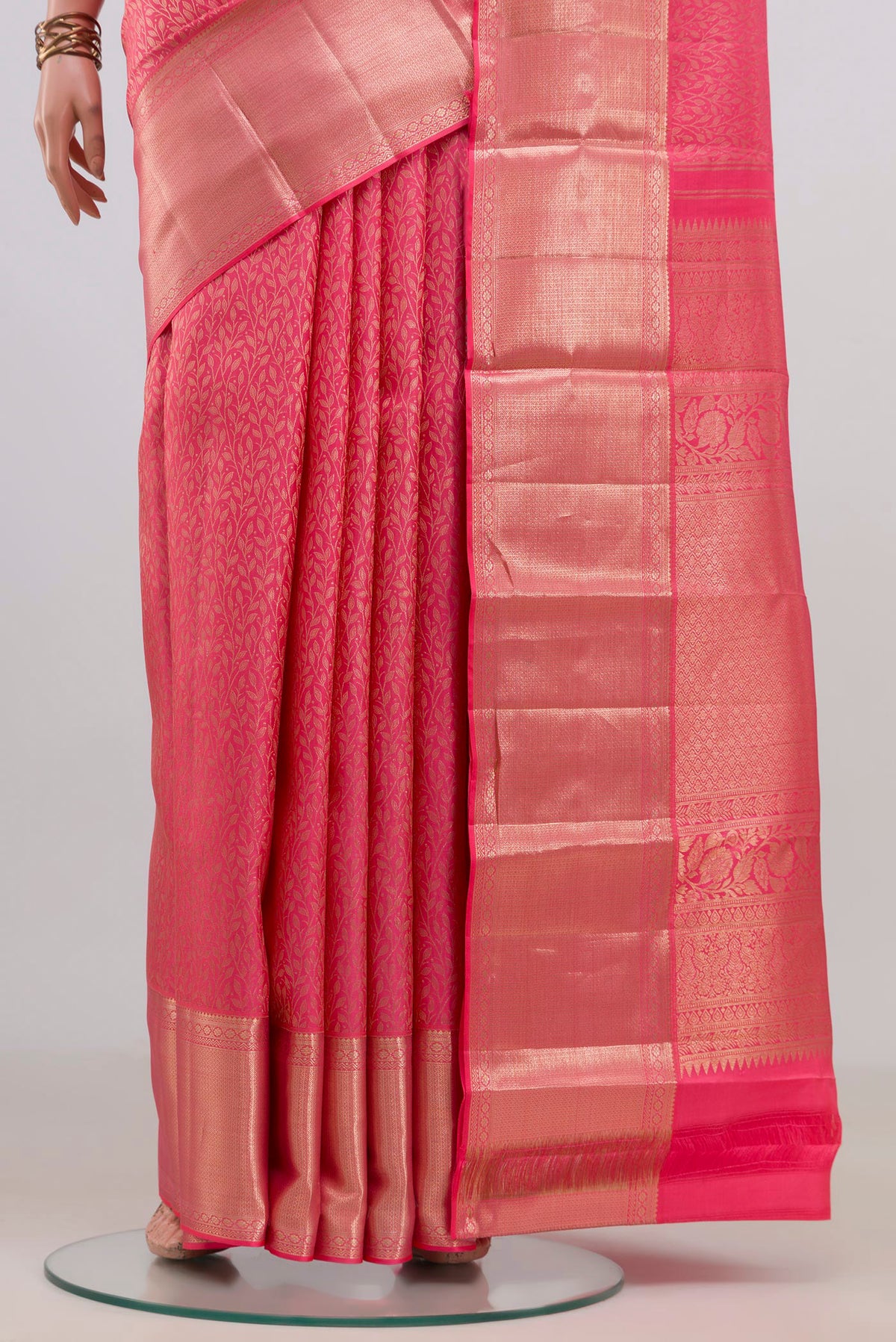 Pleats and pallu of Pure Silk Pink Kanchipuram Saree with Zari Brocade on the body and Zari Border. 