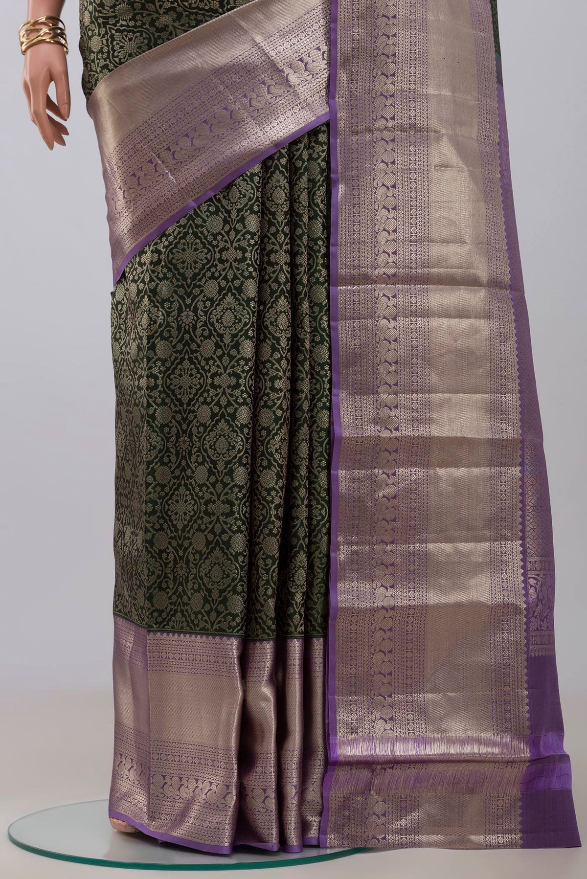 Pleats and pallu of Green Kanchipuram Silk Saree with Zari Brocade on the body and Zari Border. 