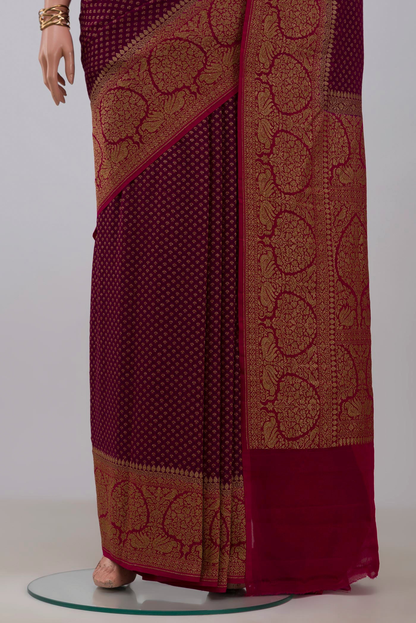 Pleats and pallu of Purple Georgette Saree with Fancy on the body and Fancy Border. 