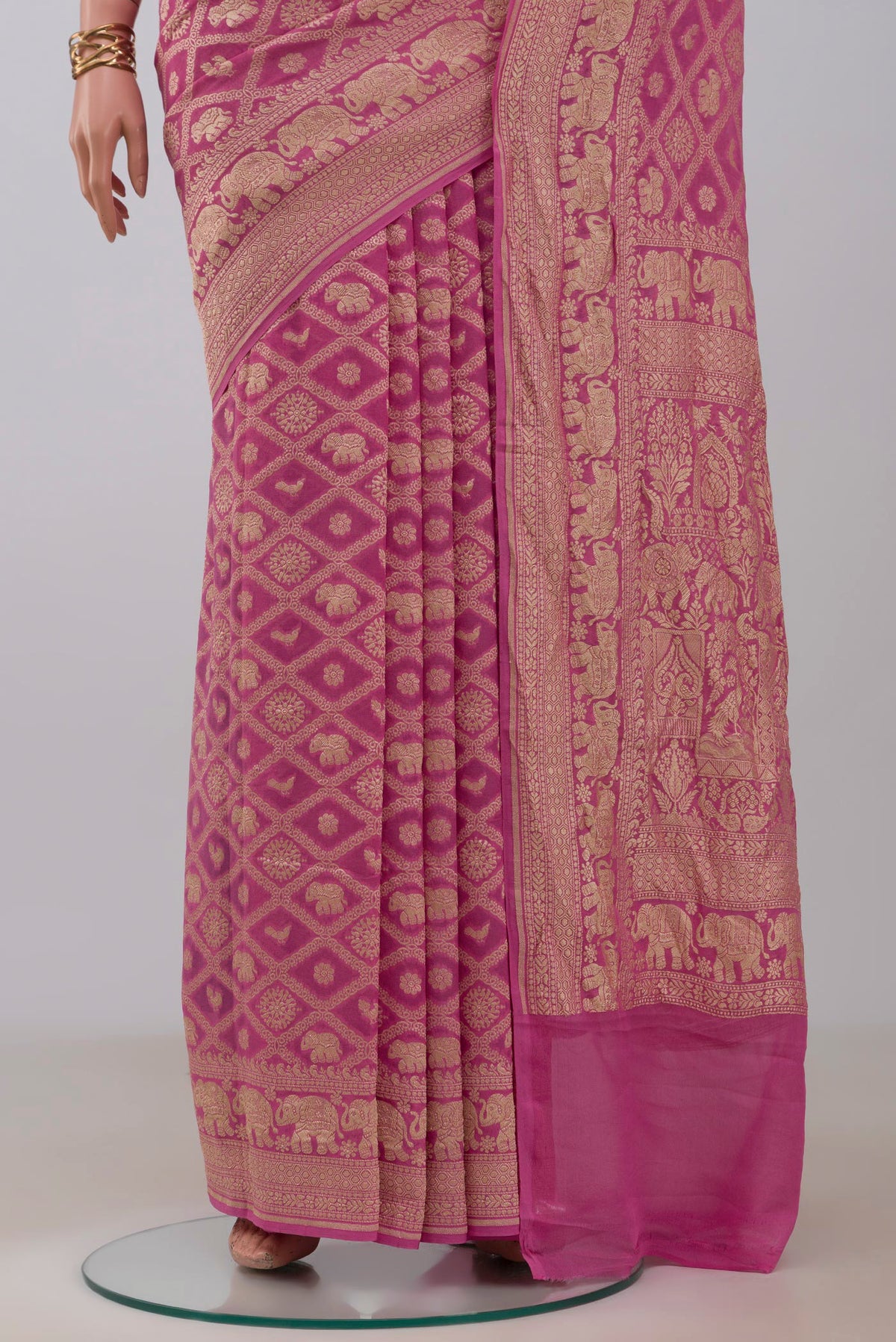 Pleats and pallu of Pink Banarasi Georgette Saree with Zari Brocade on the body and Zari Border. 