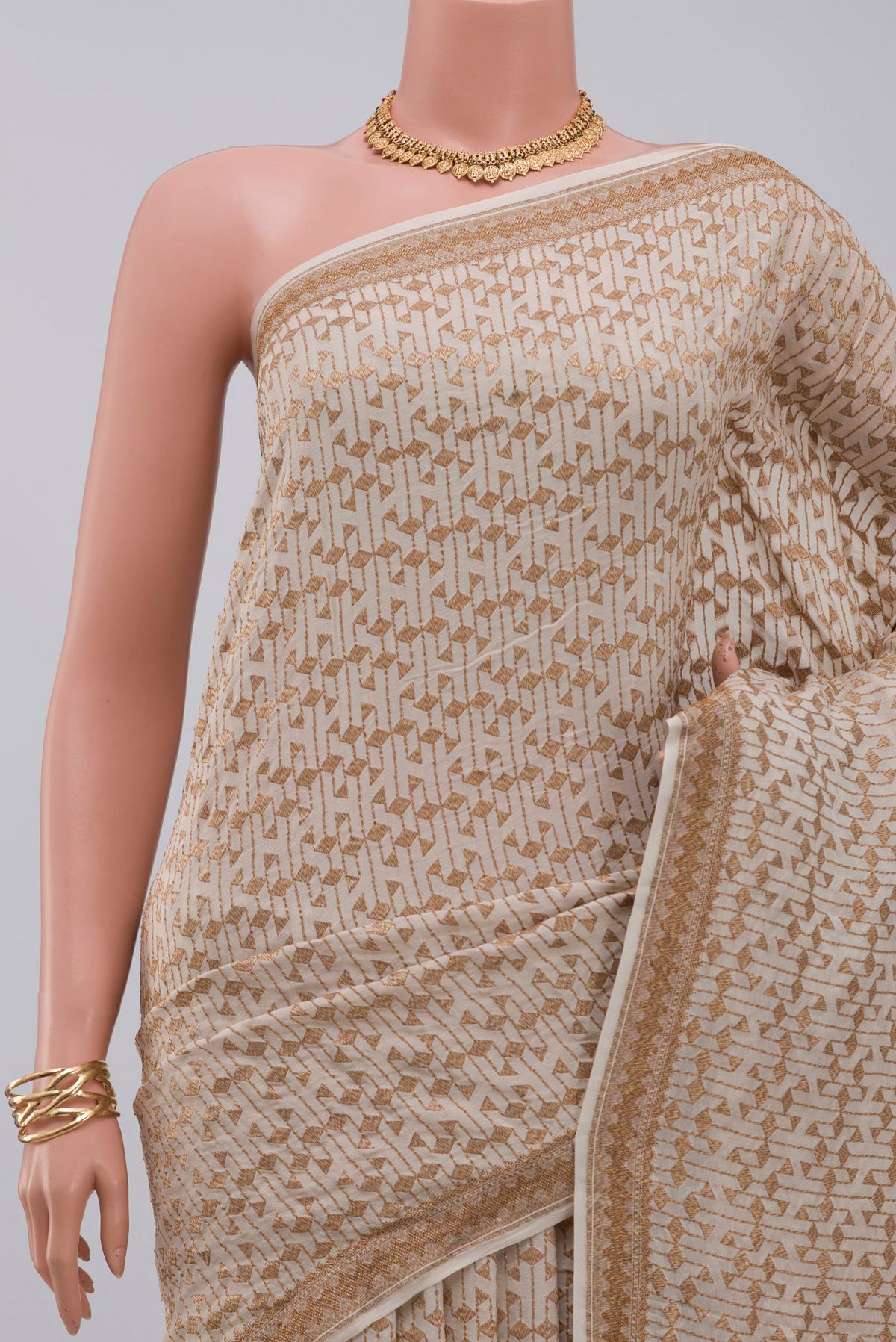 Border image of Cream Banarasi Georgette Saree with Fancy on the body and Zari Border. 