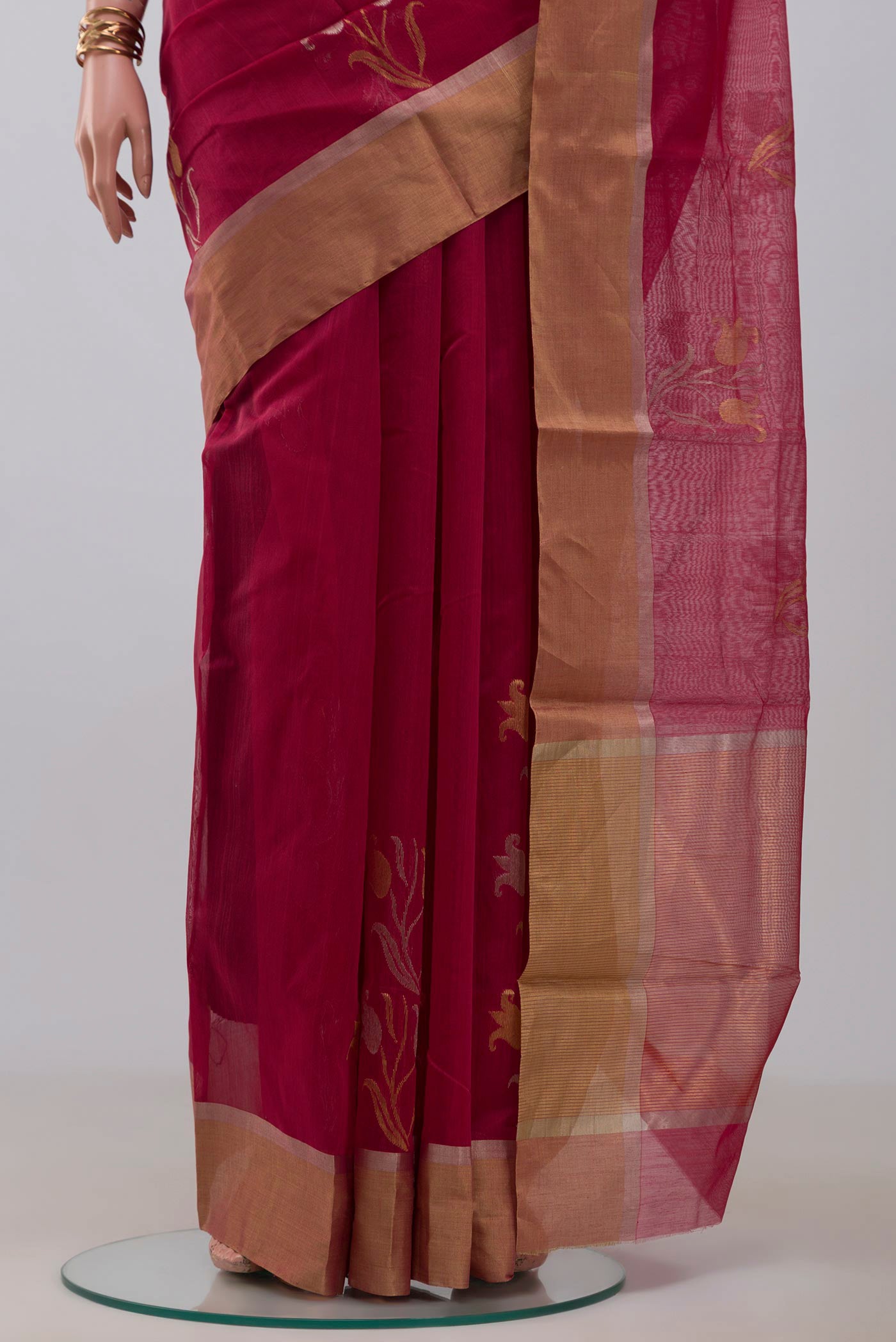 Pleats and pallu of Dark Pink Chanderi Silk Cotton Saree with Zari Butta on the body and Zari Border. 