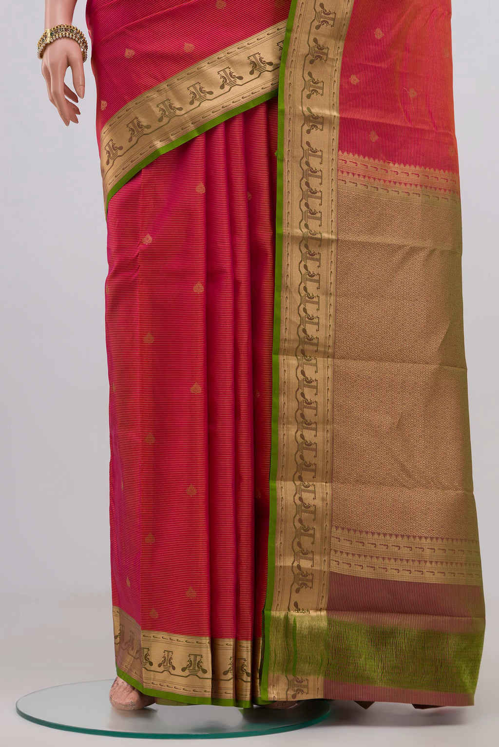 Pleats and pallu of Pink Kanchipuram Silk Saree with Zari Butta on the body and Zari Border. 