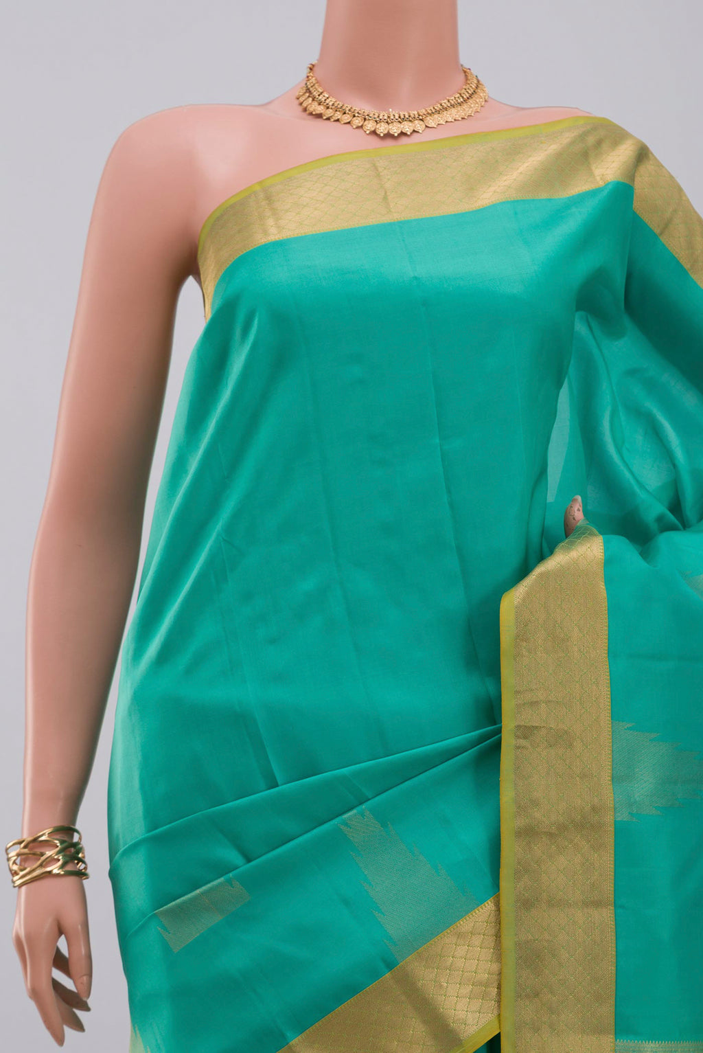 Border image of Blue Kanchipuram Silk Saree with Zari Butta on the body and Zari Border. 
