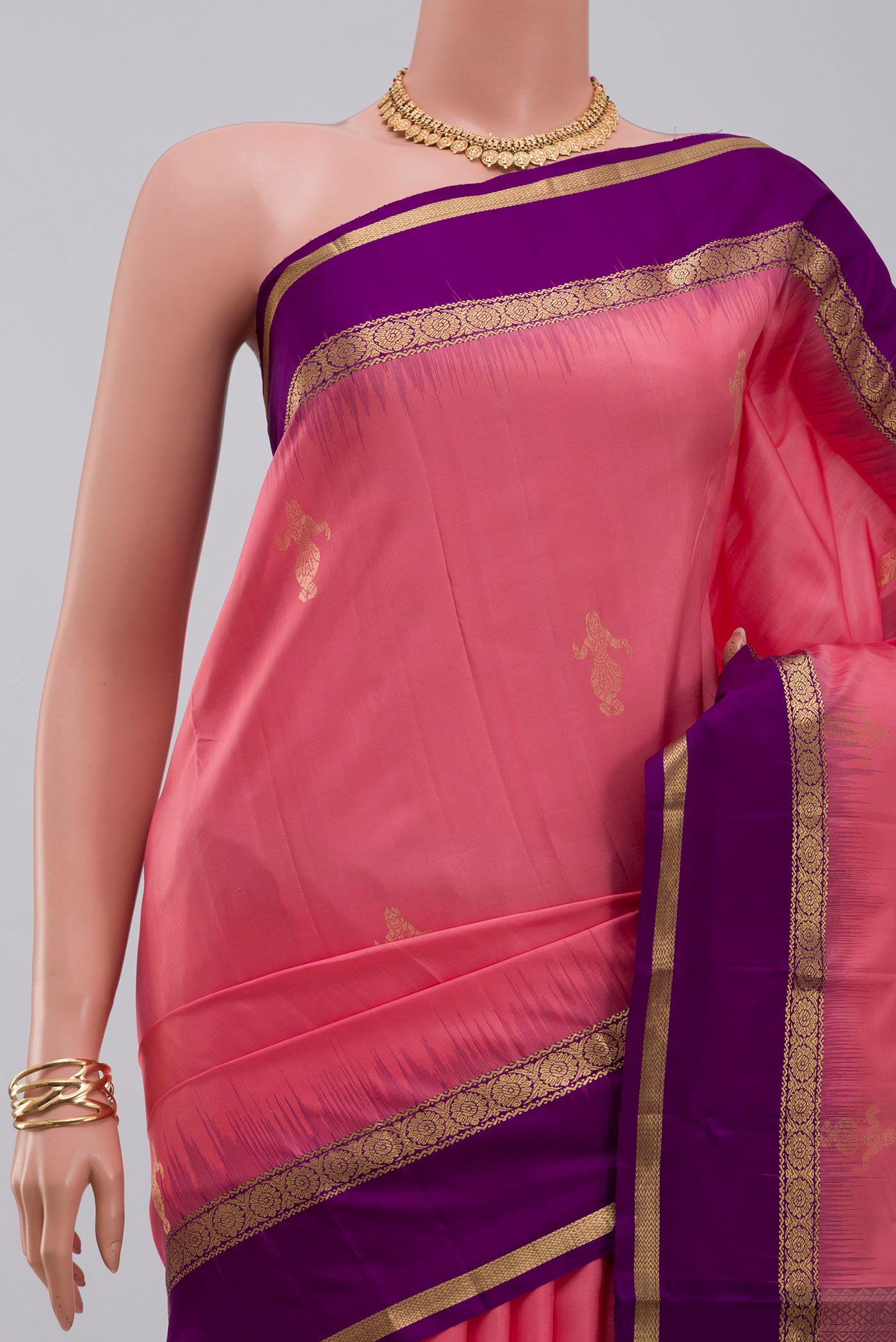 Border image of Pink Kanchipuram Silk Saree with Zari Butta on the body and Zari Border. 