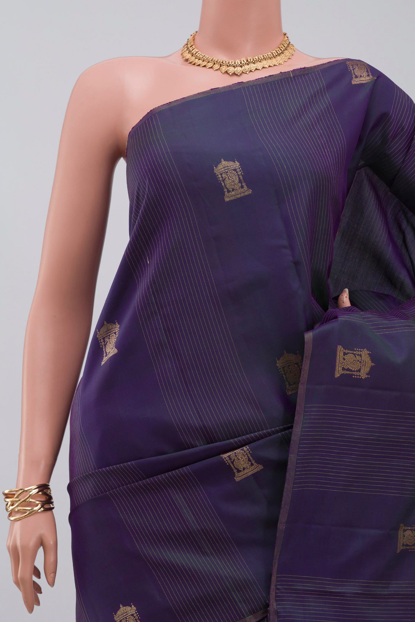 Border image of Pure Silk Pure Zari Purple Kanjivaram Saree with Zari Butta on the body and Thin Zari Line. 