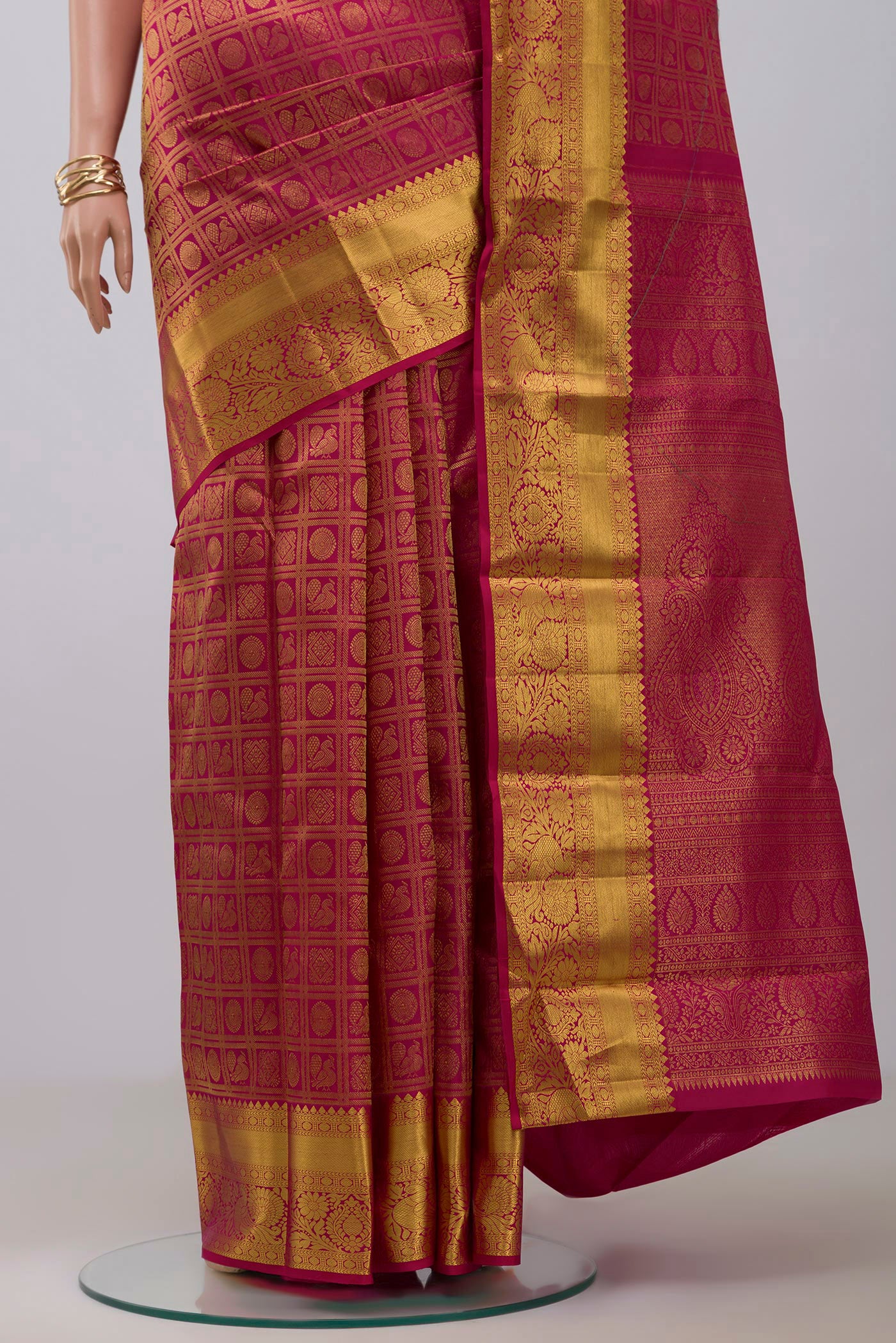 Pleats and pallu of Pink Kanchipuram Silk Saree with Zari Brocade on the body and Zari Border. 