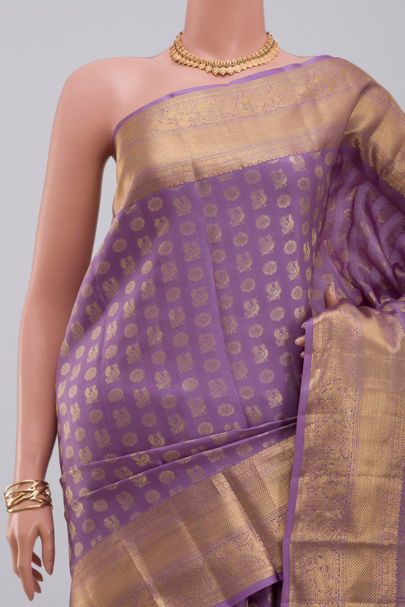 Border image of Lavender Kanchipuram Saree with Zari Butta on the body and Zari Border. 