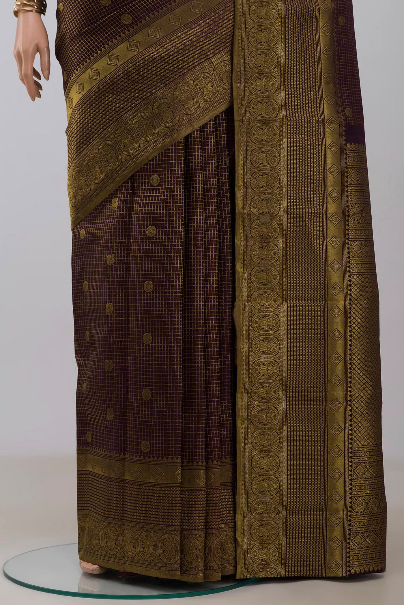 Pleats and pallu of Purple Kanchipuram Silk Saree with Checked design on the body and Fancy Border. 