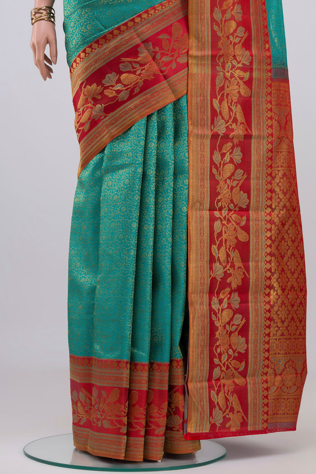 Pleats and pallu of Blue Kanchipuram Silk Saree with Zari Brocade on the body and Zari Border. 