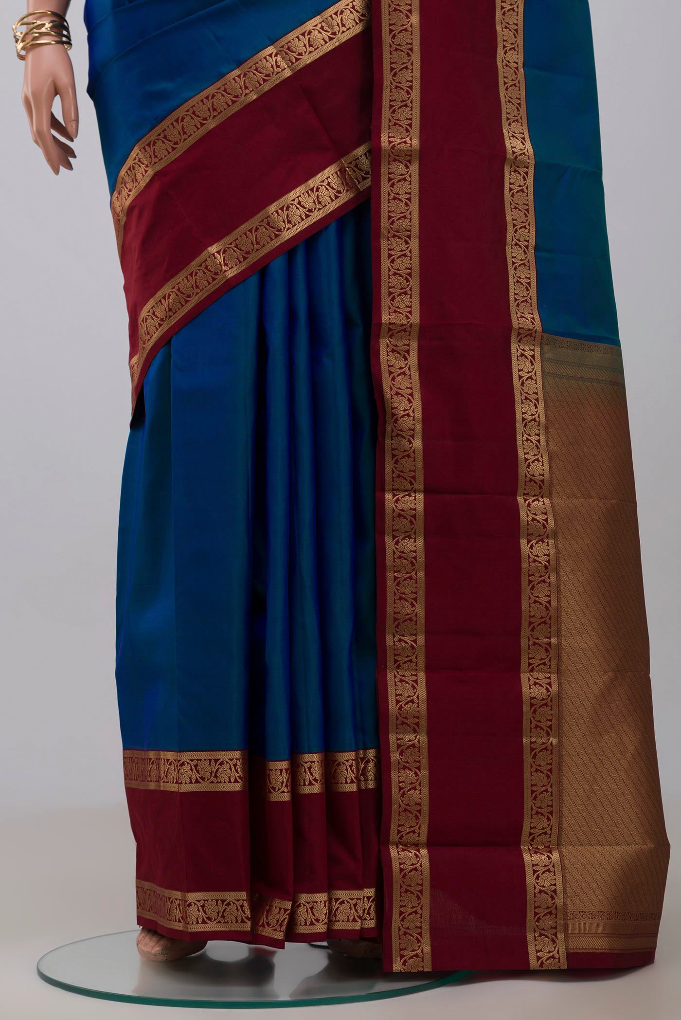 Pleats and pallu of Blue Kanchipuram Saree with Plain Body and Zari Border. 