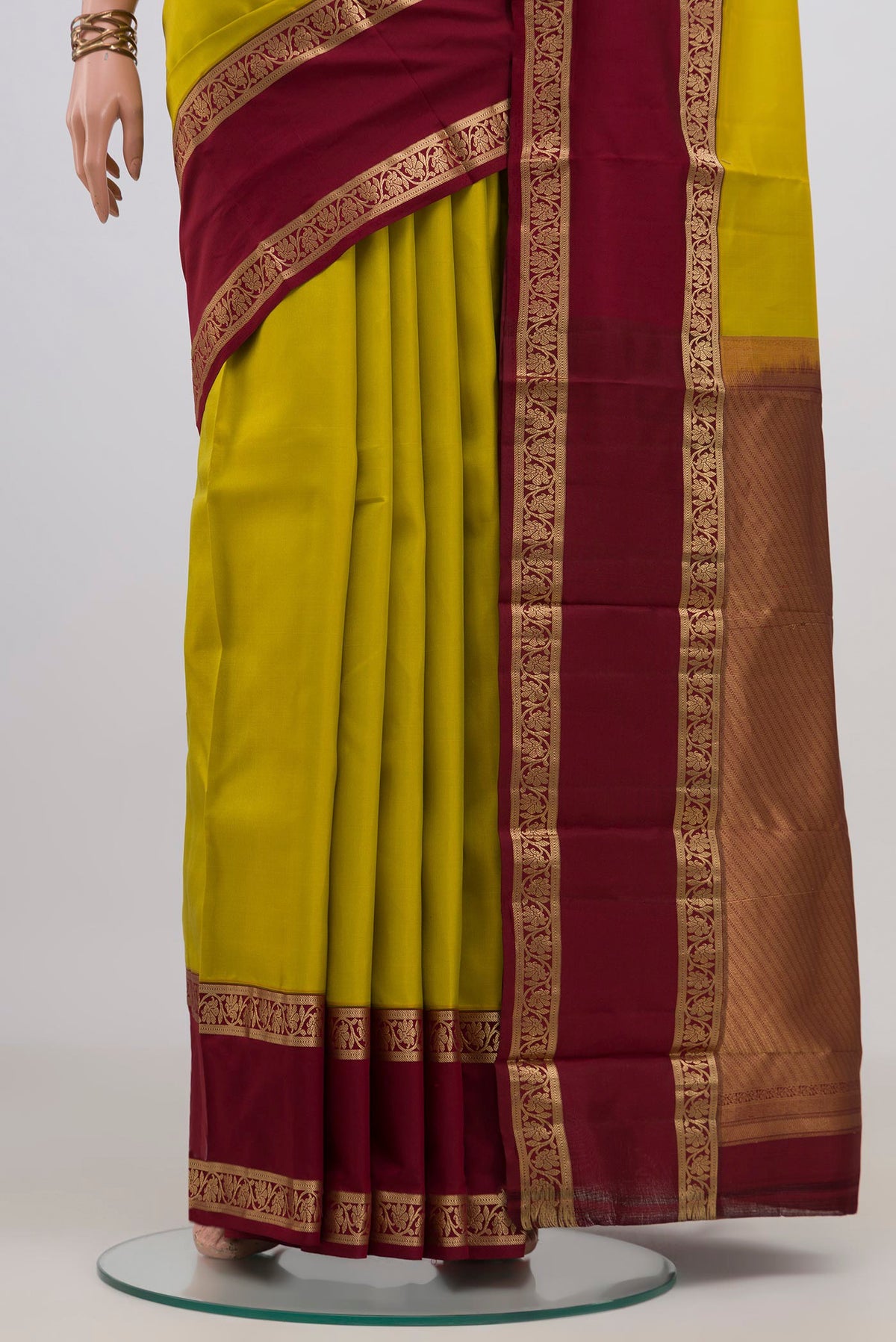 Pleats and pallu of Pure Silk Yellow Kanchipuram Saree with Plain Body and Zari Border. 