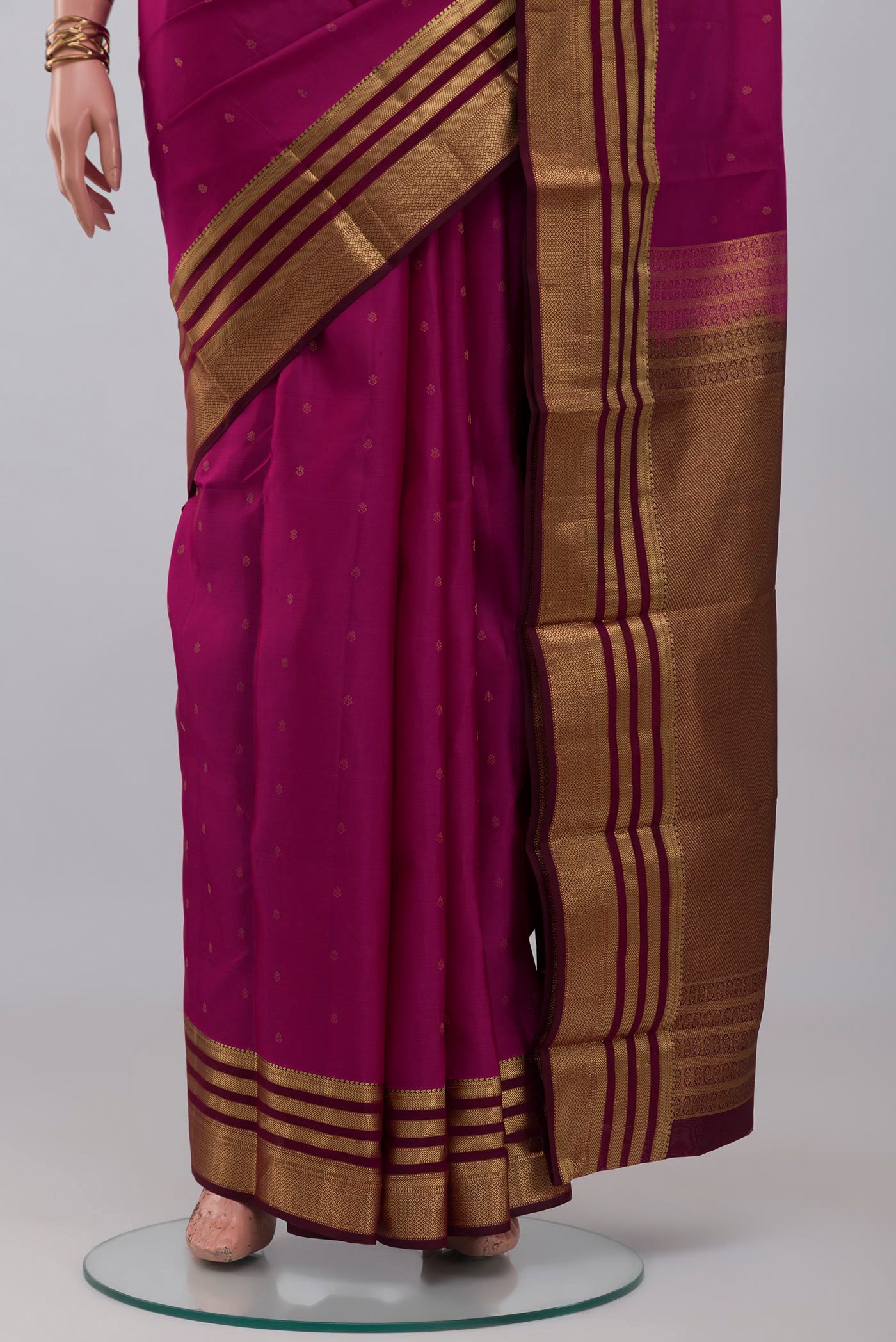 Pleats and pallu of Pink Kanchipuram Silk Saree with Zari Butta on the body and Zari Border. 