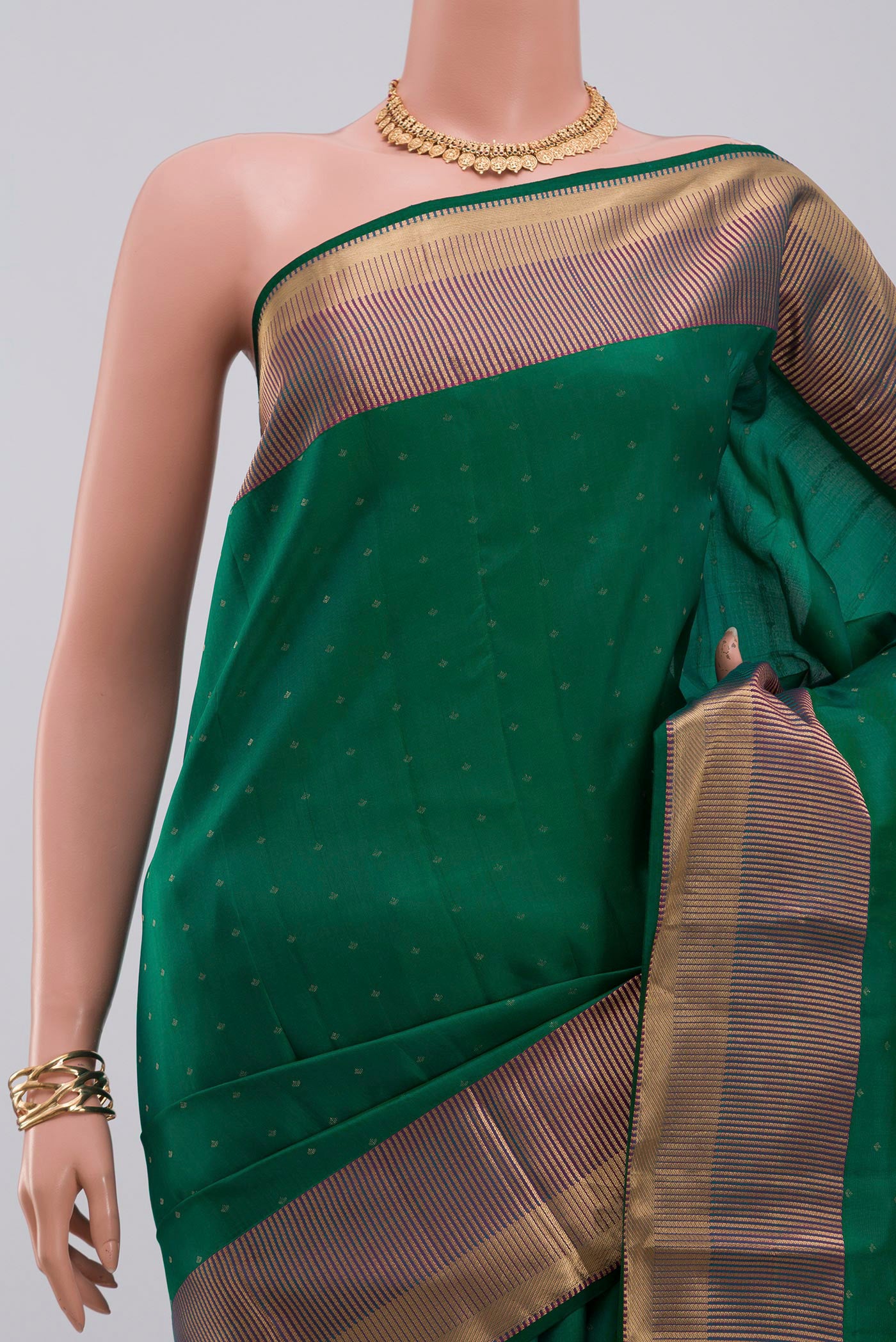 Border image of Green Kanchipuram Silk Saree with Zari Butta on the body and Zari Border. 