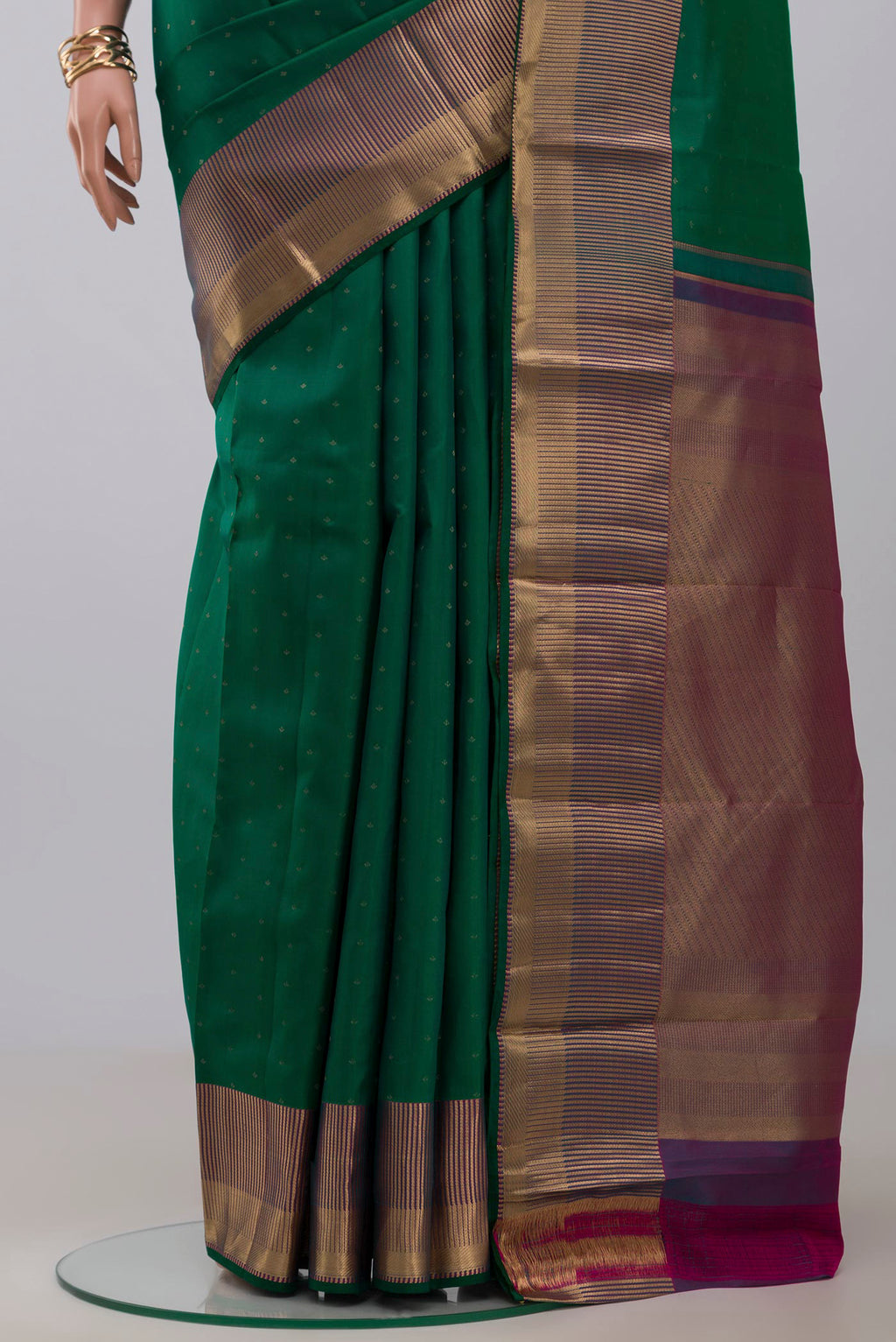Pleats and pallu of Green Kanchipuram Silk Saree with Zari Butta on the body and Zari Border. 