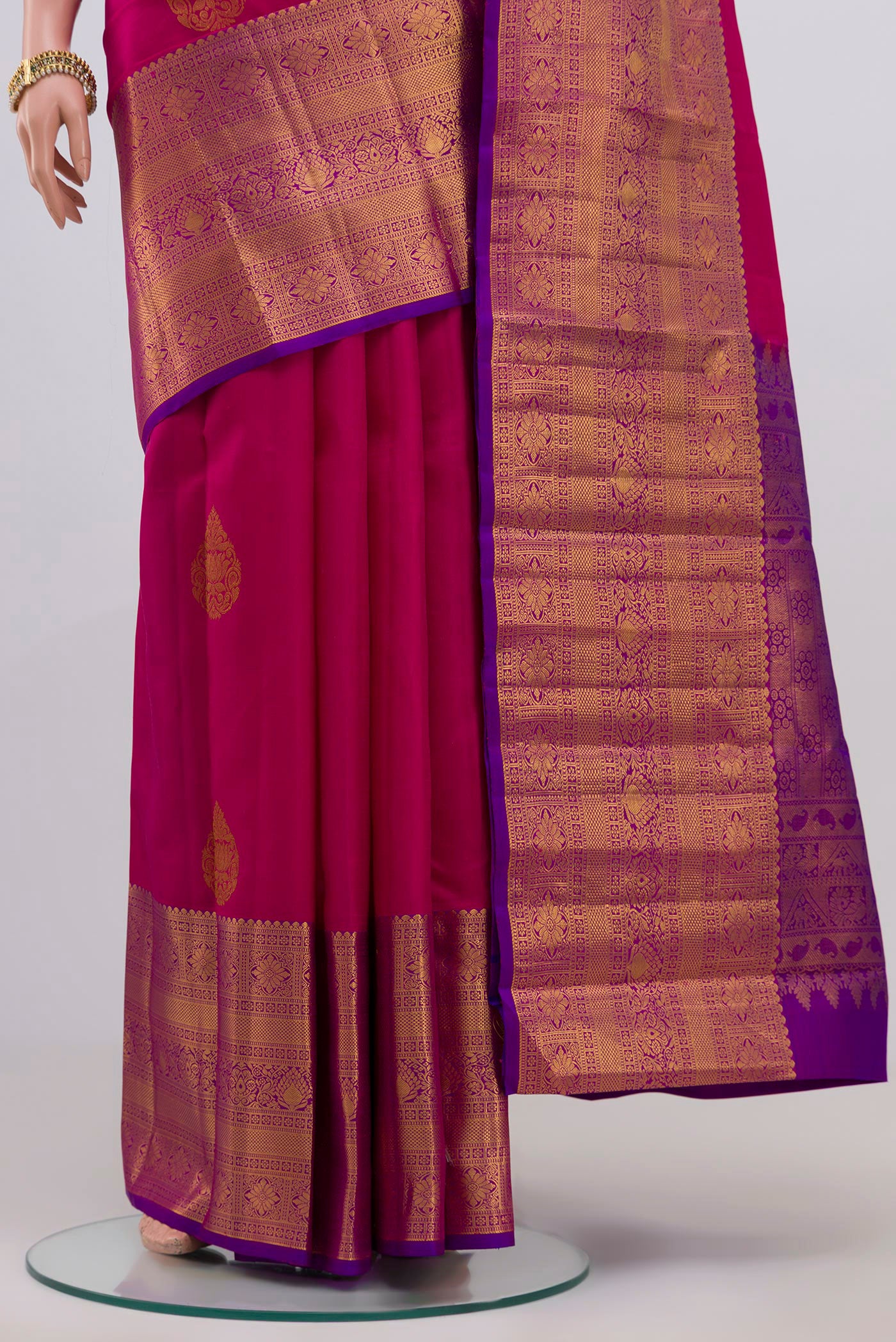 Pleats and pallu of Pink Kanchipuram Silk Saree with Zari Butta on the body and Zari Border. 