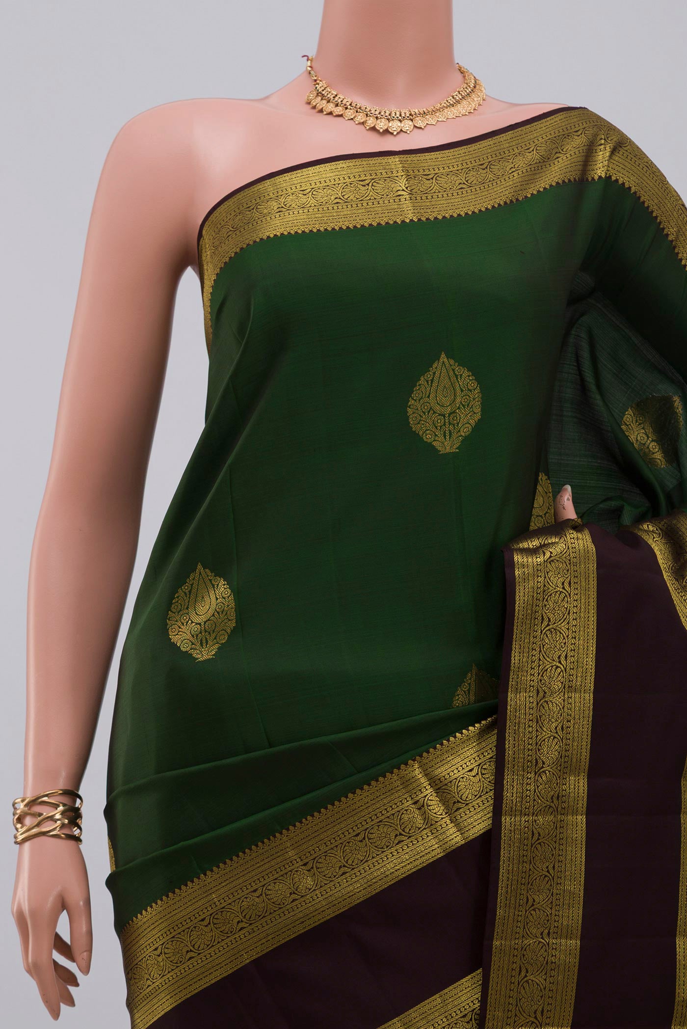Border image of Green Kanchipuram Silk Saree with Zari Butta on the body and Zari Border. 