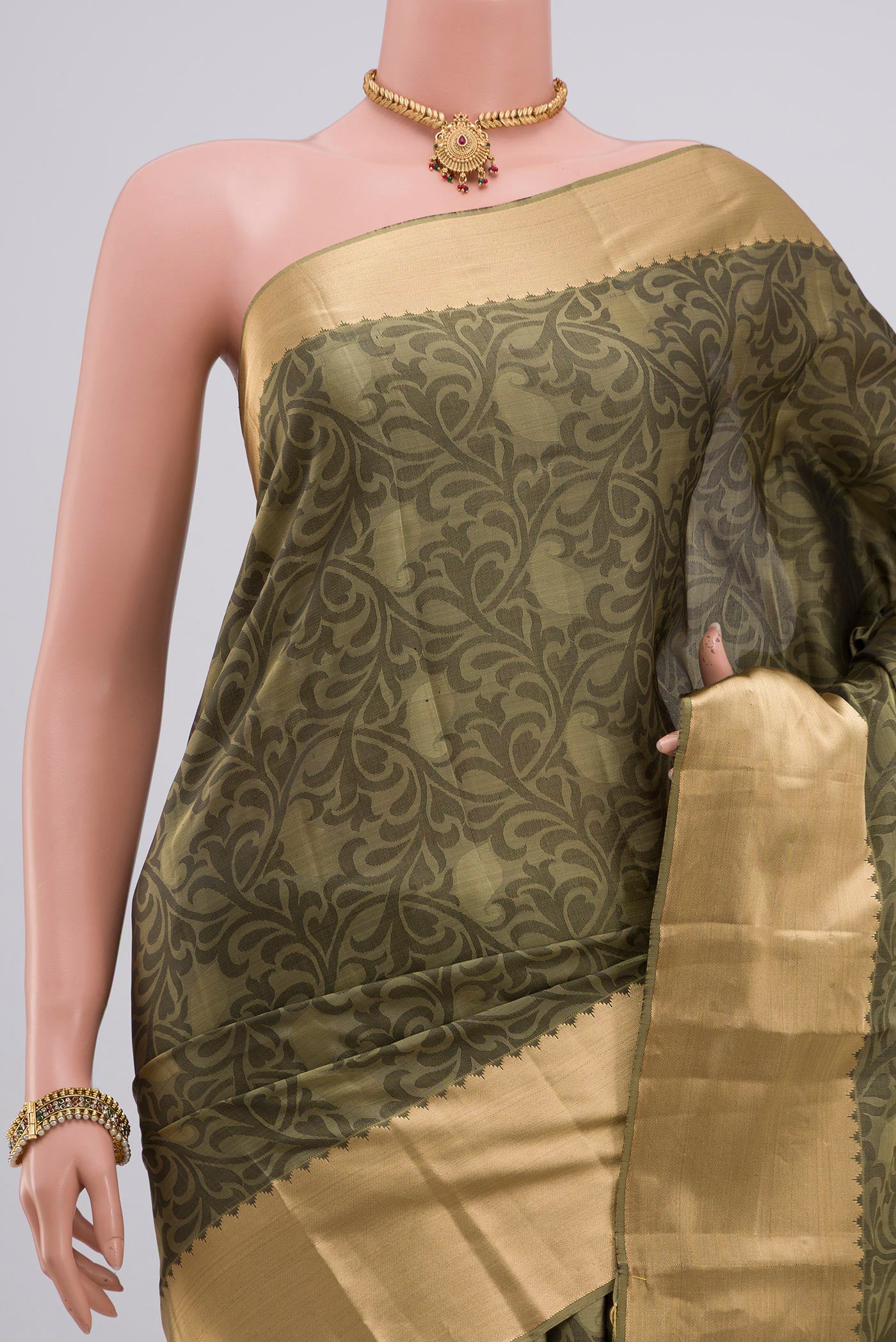 Border image of Green Soft Silk Saree with Jacquard design on the body and Zari Border. 