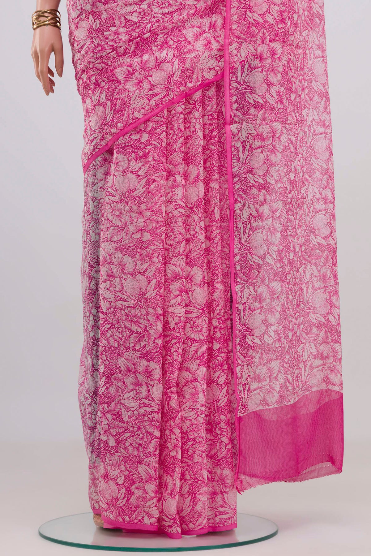 Pleats and pallu of Pink Mysore Chiffon Saree with Printed design on the body and Without Border. 
