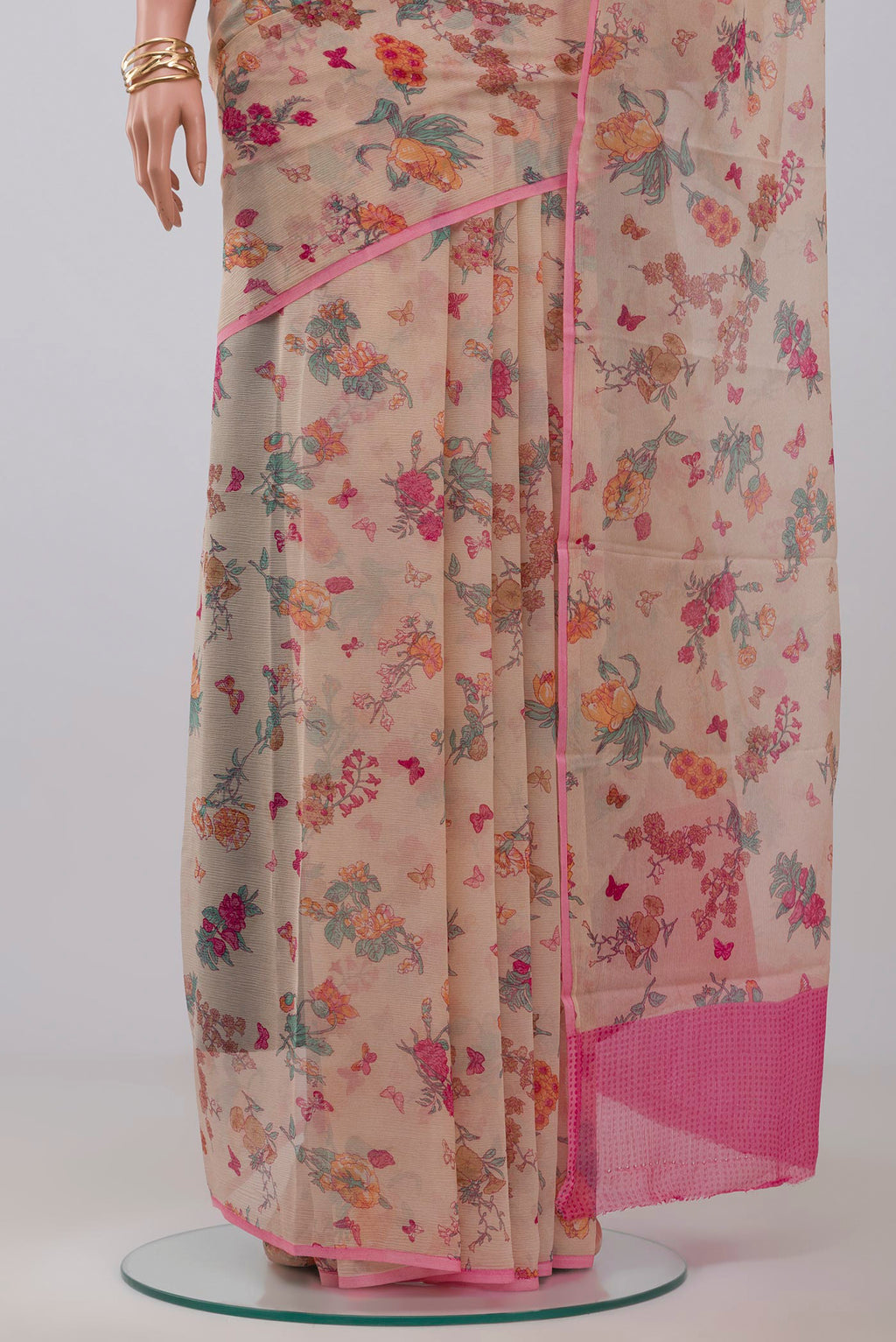 Pleats and pallu of Cream Chiffon Saree with Printed design on the body and Without Border. 