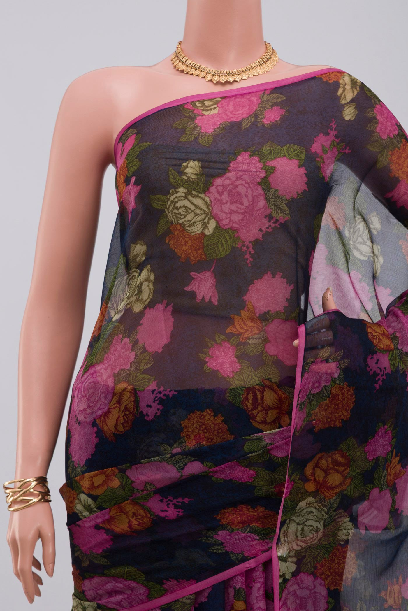 Border image of Blue Chiffon Saree with Printed design on the body and Without Border. 