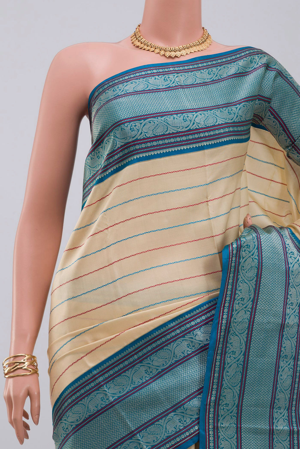 Border image of Off White Kanjivaram Silk Saree with Veldhari on the body and Thread Border. 