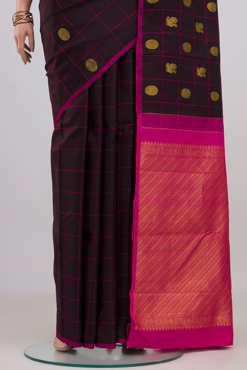 Pleats and pallu of Black Kanchipuram Silk Saree with Checked design on the body and Without Border. 