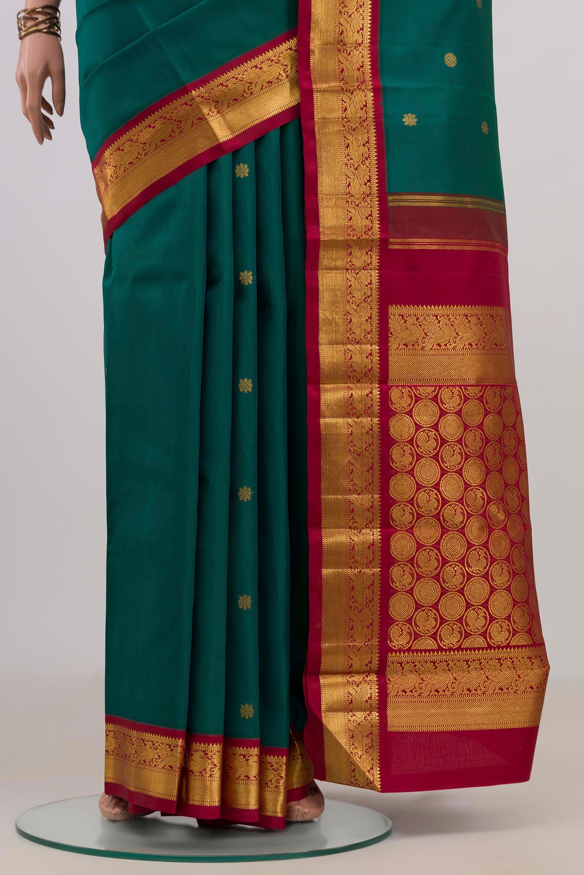 Pleats and pallu of Pure Silk Green Kanchipuram Saree with Zari Butta on the body and Zari Border. 