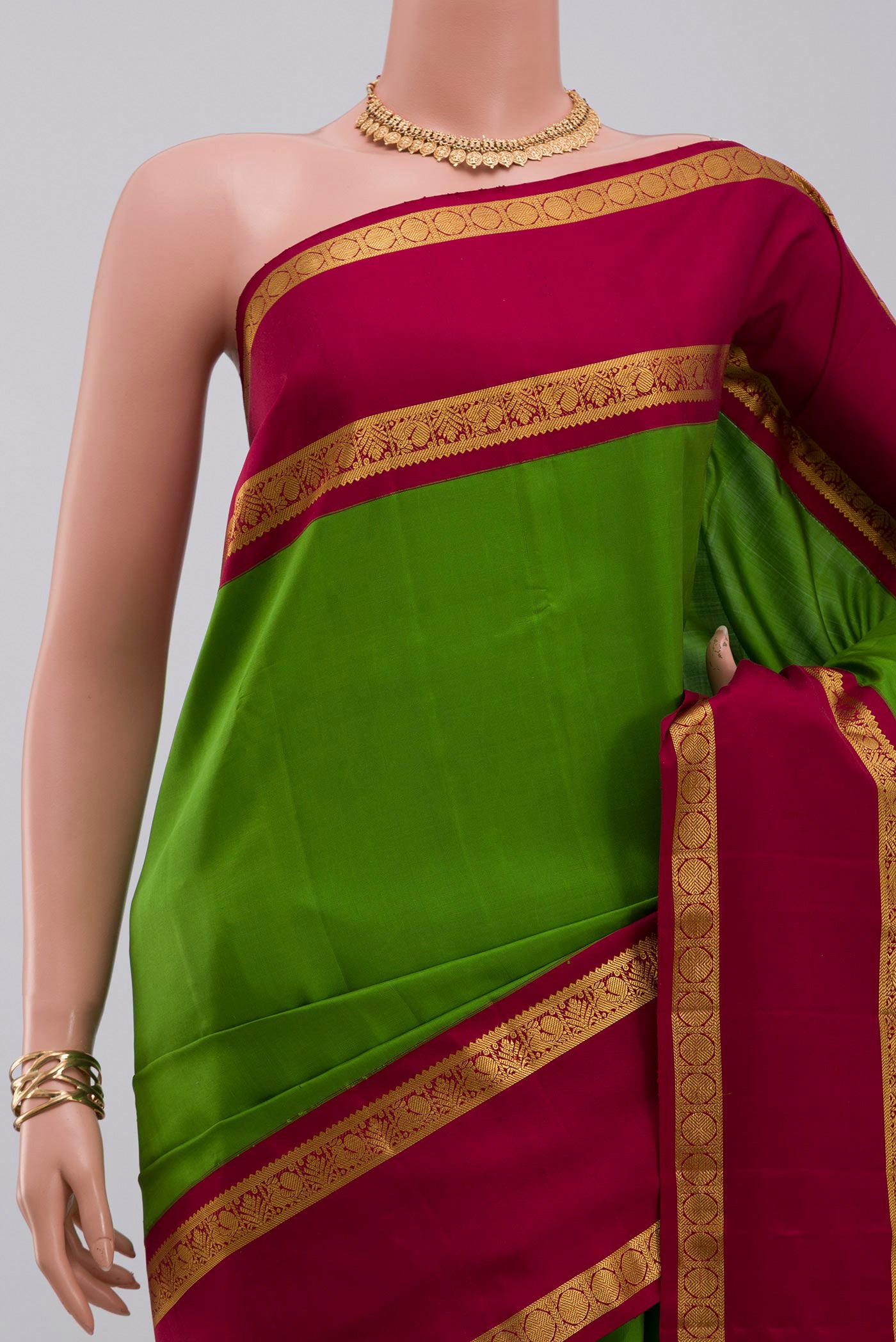 Border image of Pure Silk Pure Zari Green Kanchipuram Saree with Plain Body and Zari Border. 