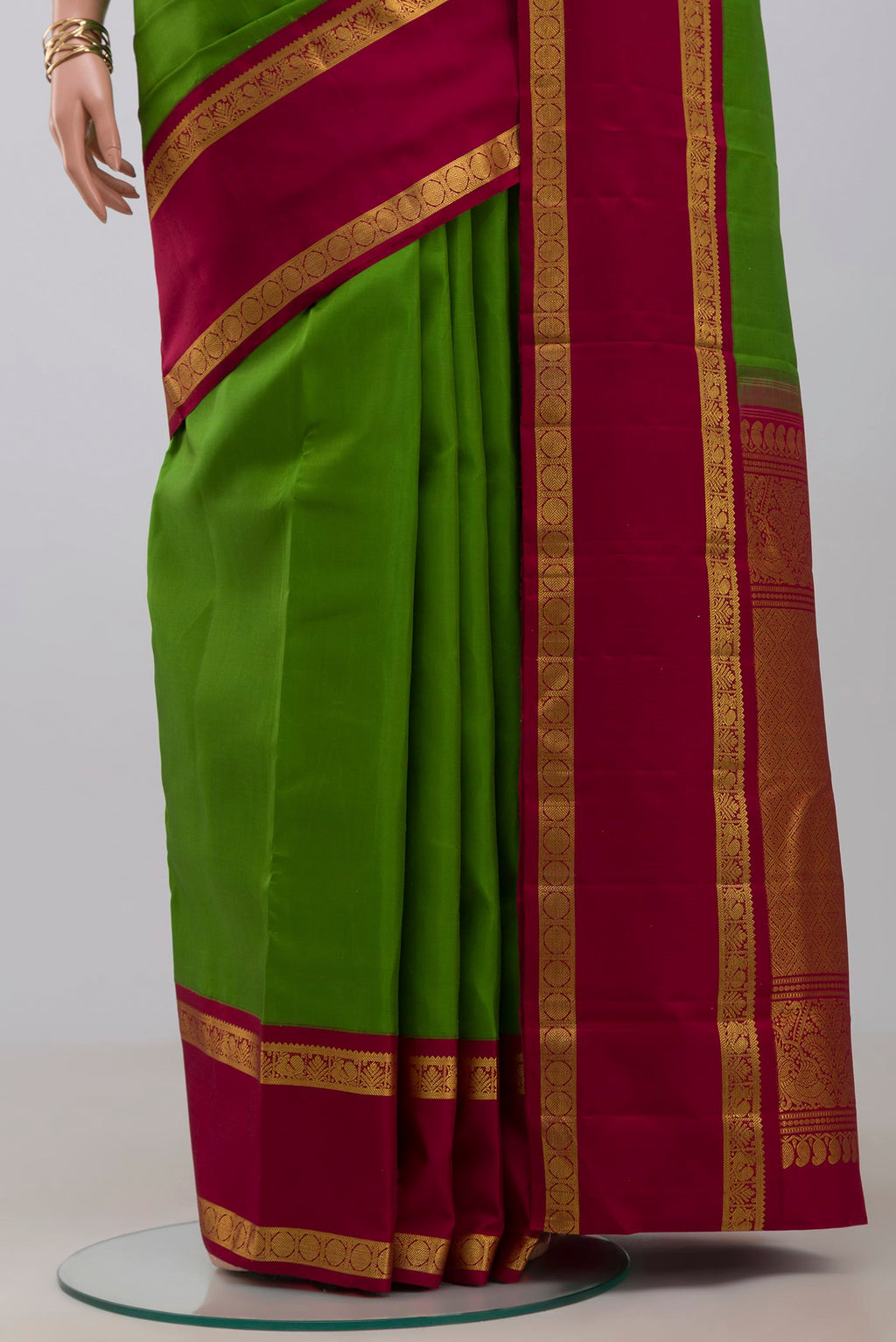 Pleats and pallu of Pure Silk Pure Zari Green Kanchipuram Saree with Plain Body and Zari Border. 