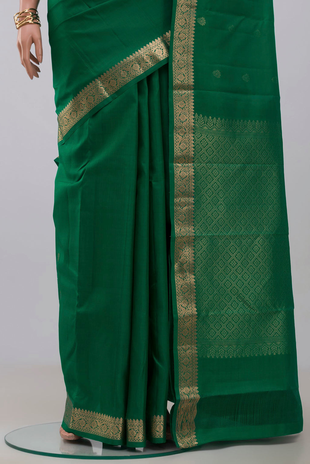 Pleats and pallu of Green Kanjivaram Silk Saree with Zari Butta on the body and Zari Border. 