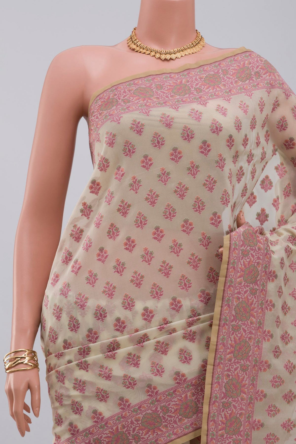 Border image of Off White Banarasi Saree with Thread Butta on the body and Thread Border. 