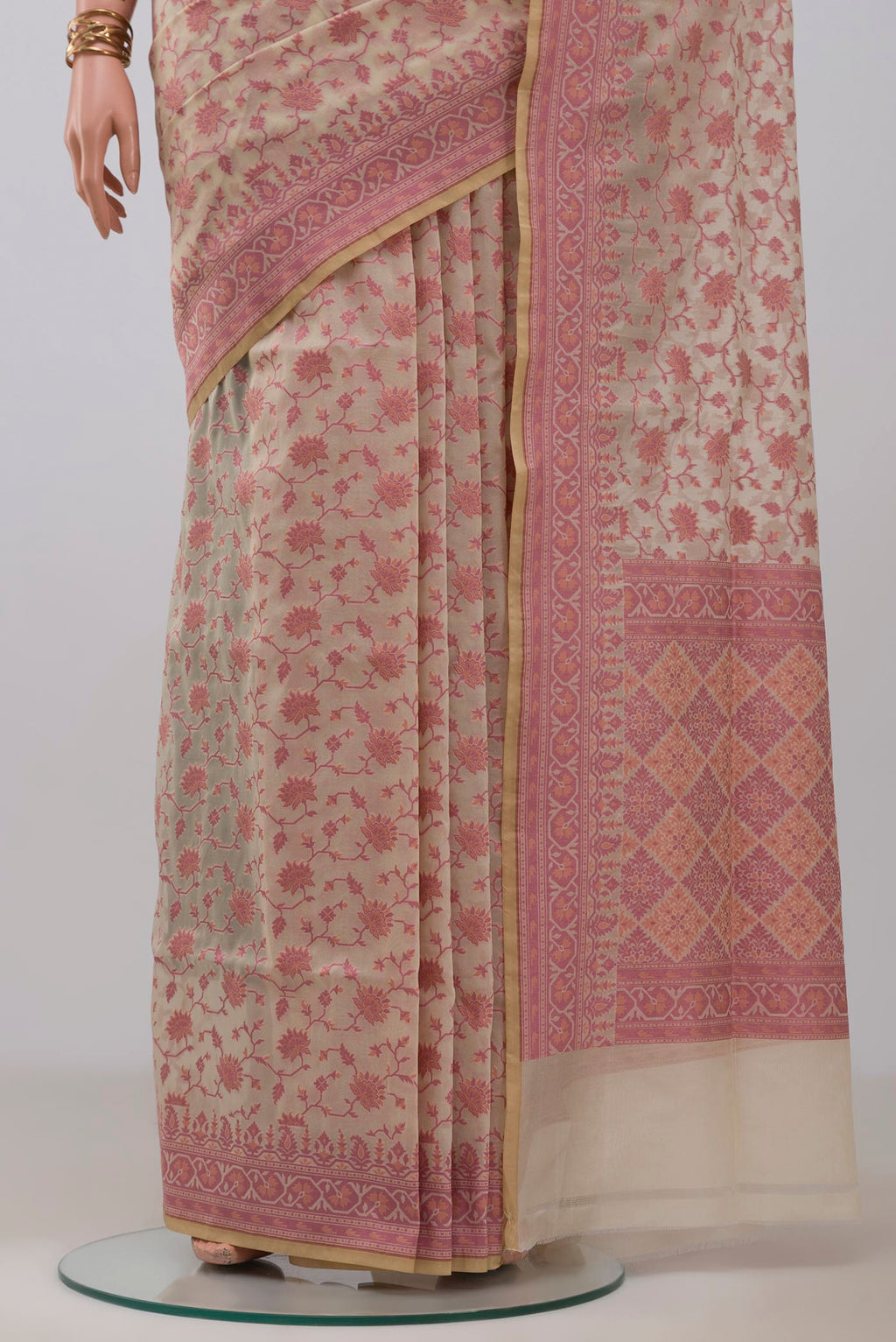 Pleats and pallu of Cream Banarasi Silk Saree with Thread Butta on the body and Thread Border. 