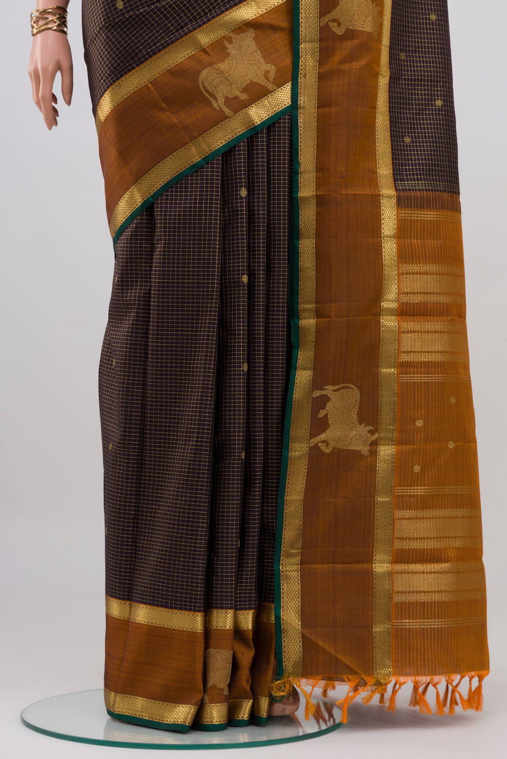 Pleats and pallu of Coffee Brown Kanchipuram Silk Saree with Checked design on the body and Zari Border. 