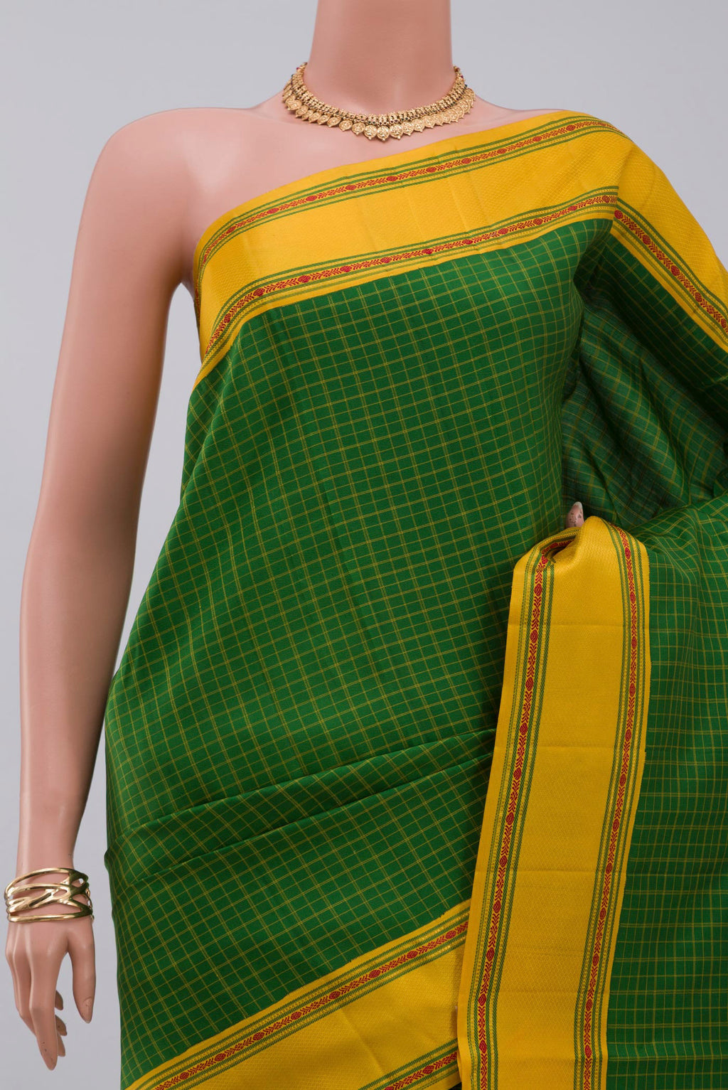 Border image of Green Kanjivaram Saree with Checked design on the body and Thread Border. 