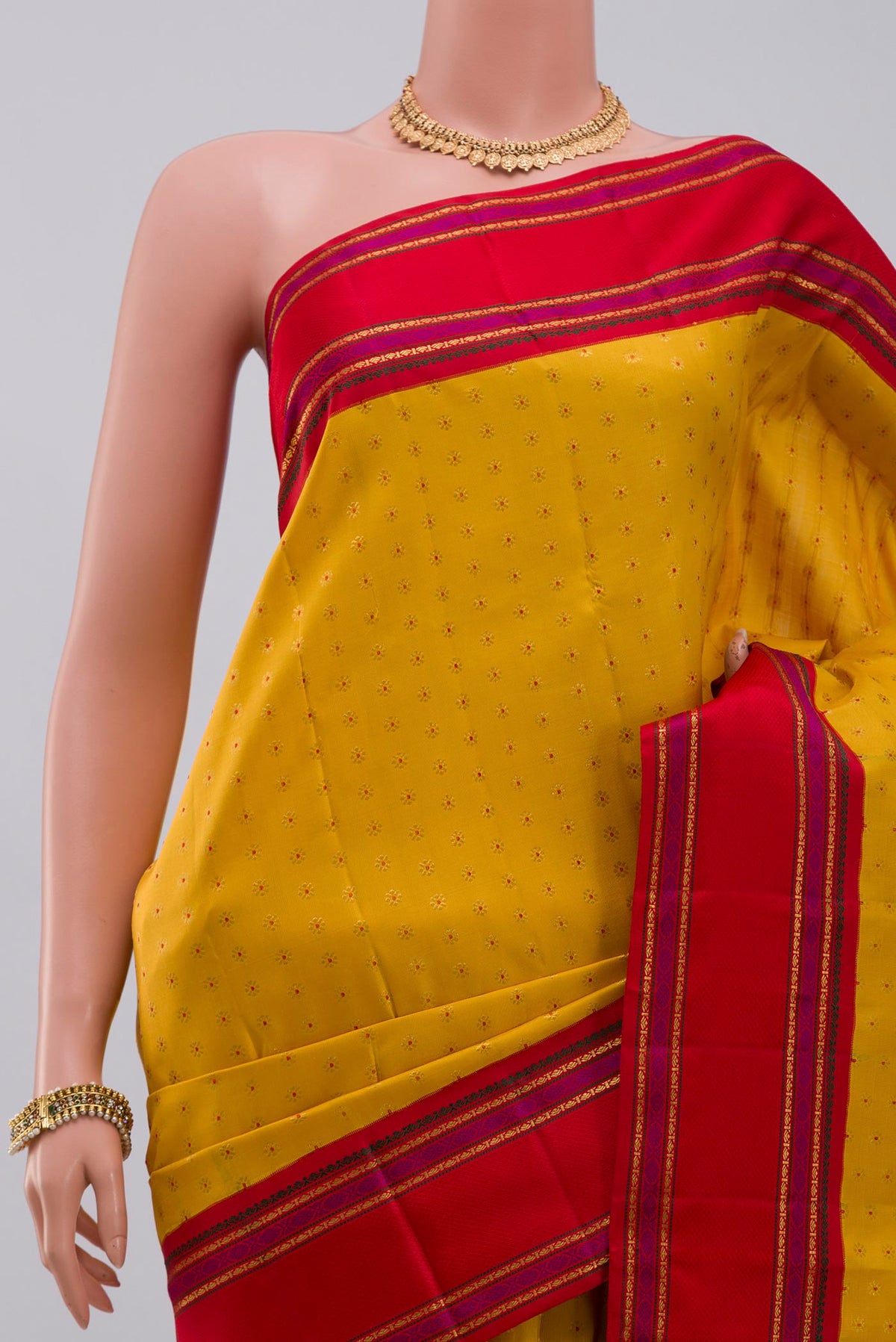 Border image of Pure Silk Pure Zari Yellow Kanchipuram Saree with Zari Butta on the body and Zari And Thread Border. 