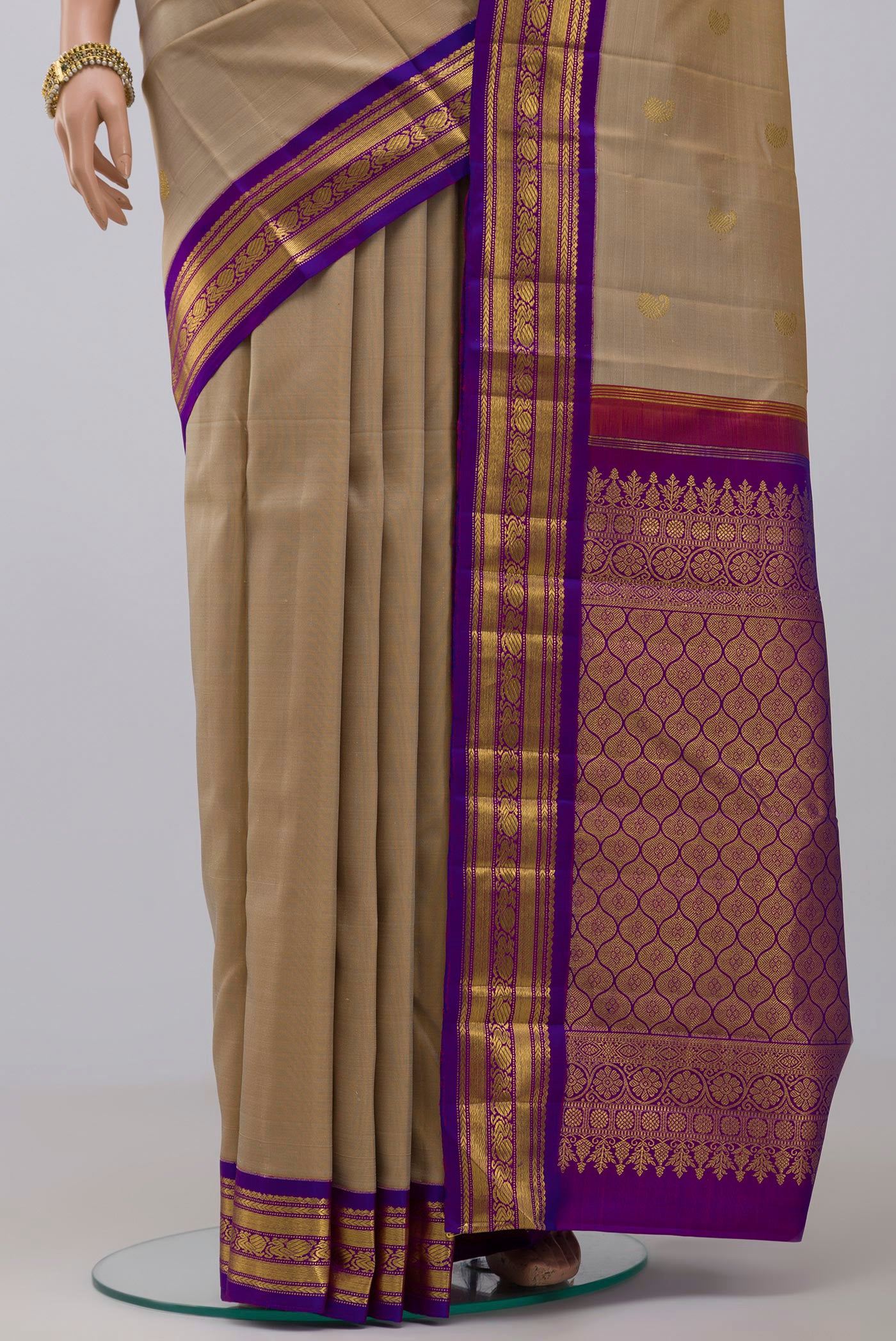 Pleats and pallu of Pure Silk Pure Zari Cream Kanchipuram Saree with Zari Butta on the body and Zari Border. 