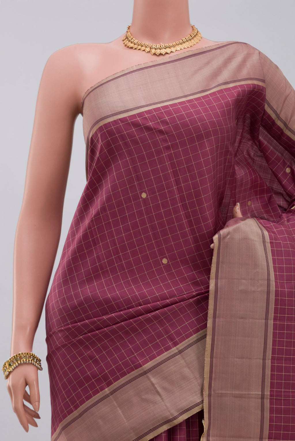 Border image of Pink Kanjivaram Saree with Checked design on the body and Plain Border. 