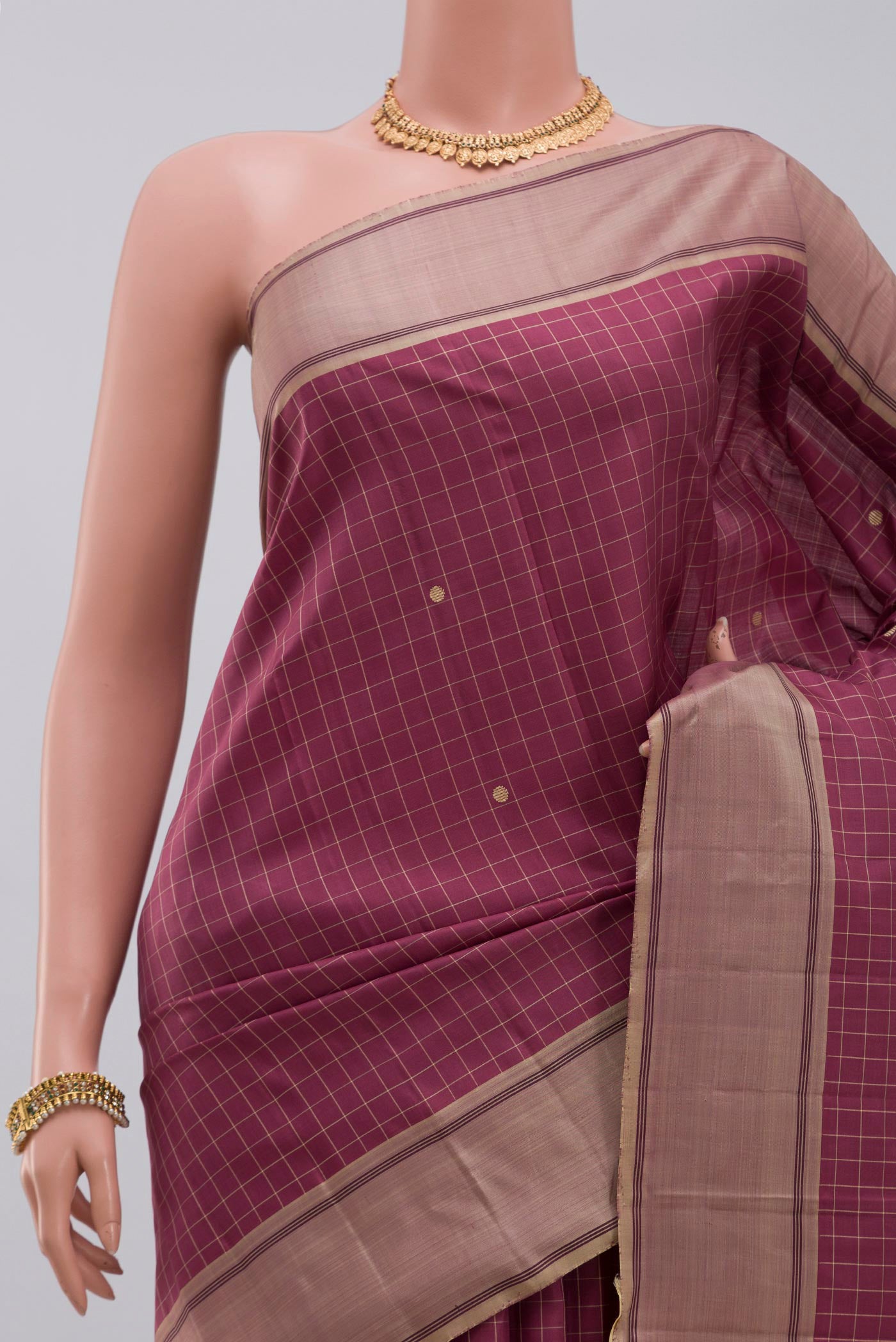 Border image of Pink Kanjivaram Saree with Checked design on the body and Plain Border. 
