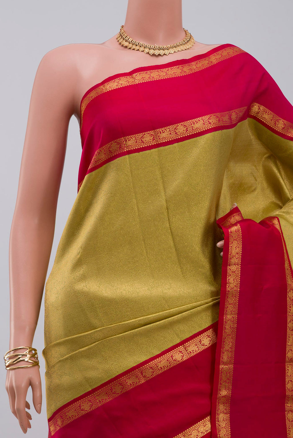 Border image of Golden Kanchipuram Saree with Zari Brocade on the body and Zari Border. 