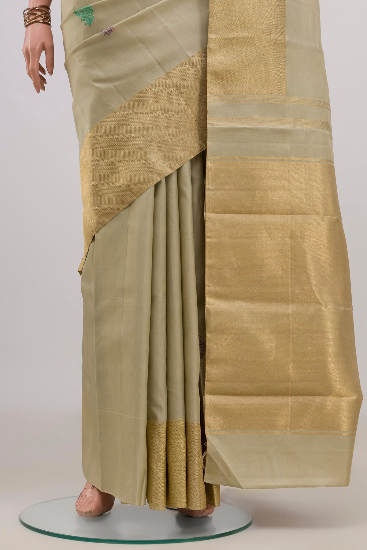 Pleats and pallu of Pure Silk Beige Kanchipuram Saree with Thread Butta on the body and Zari Border. 