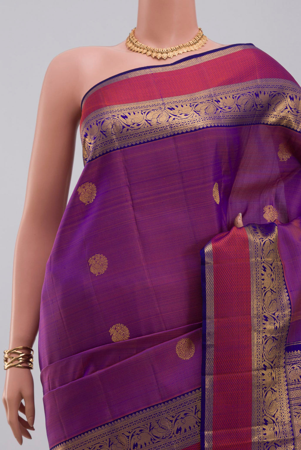 Border image of Pure Silk Pure Zari Purple Kanjivaram Saree with Zari Butta on the body and Zari Border. 