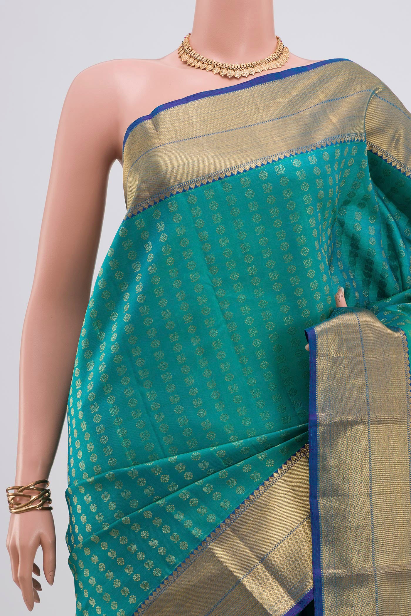 Border image of Pure Silk Pure Zari Green Dual Tone Kanjivaram Saree with Zari Butta on the body and Zari Border. 