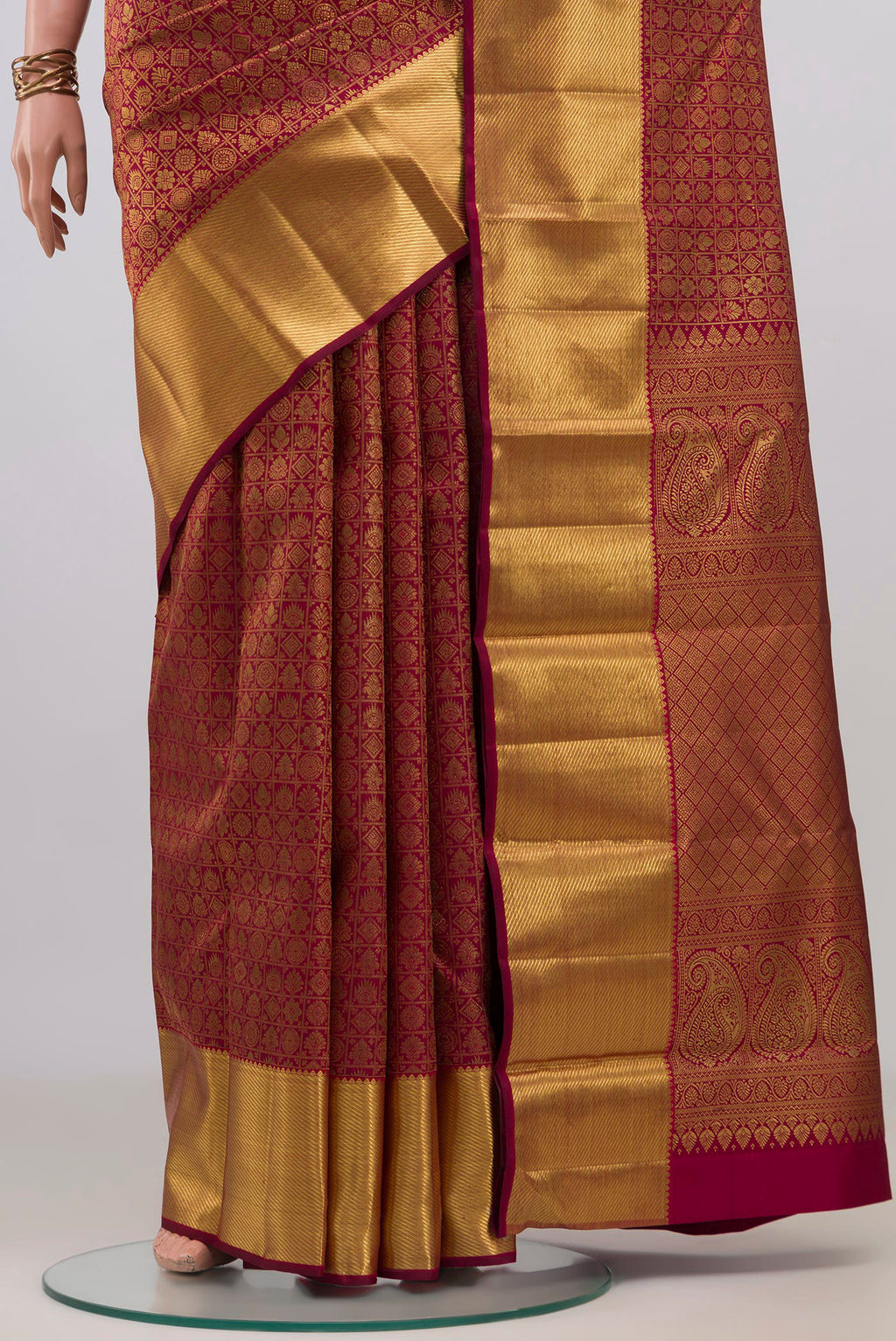 Pleats and pallu of Maroon Kanchipuram Silk Saree with Zari Brocade on the body and Zari Border. 